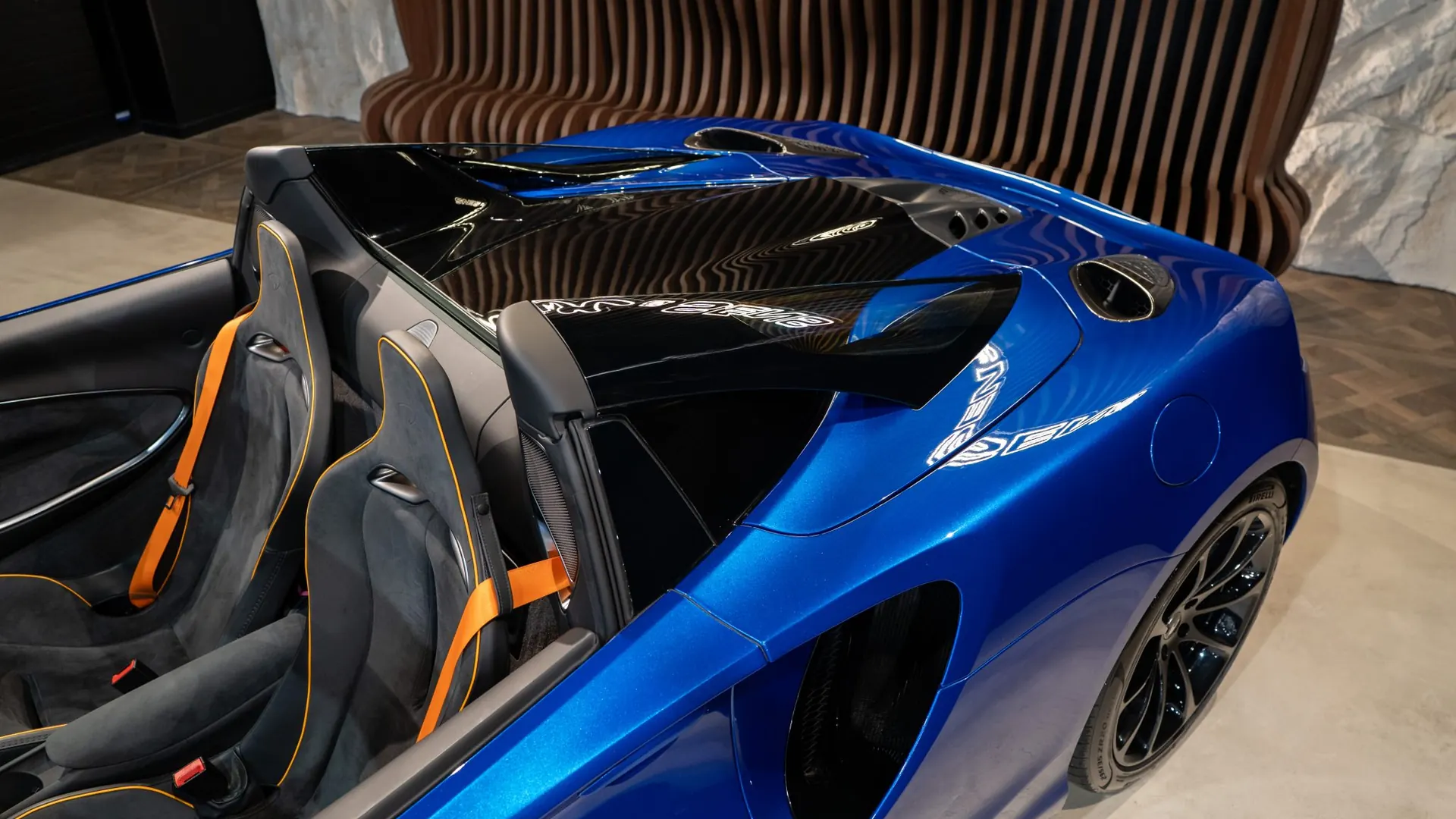 McLaren Artura — photo 32