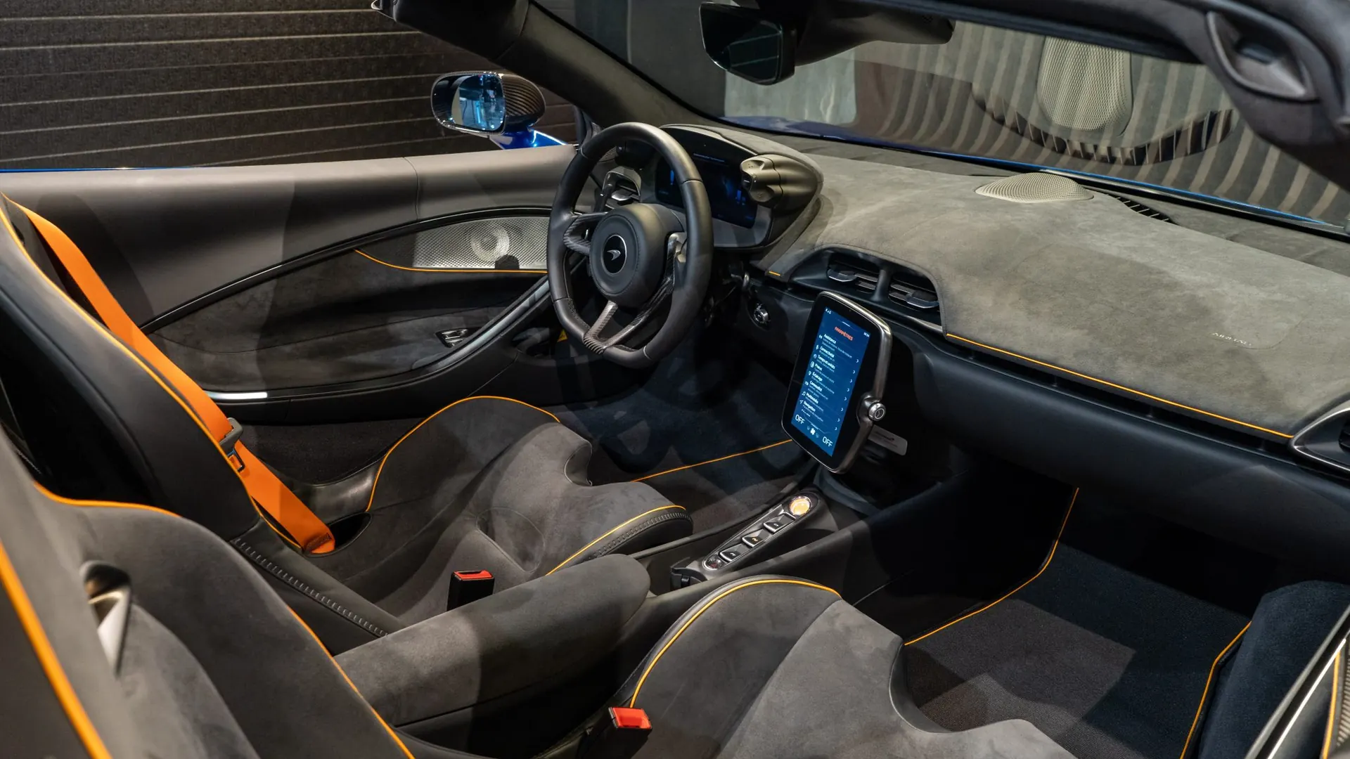 McLaren Artura — photo 24