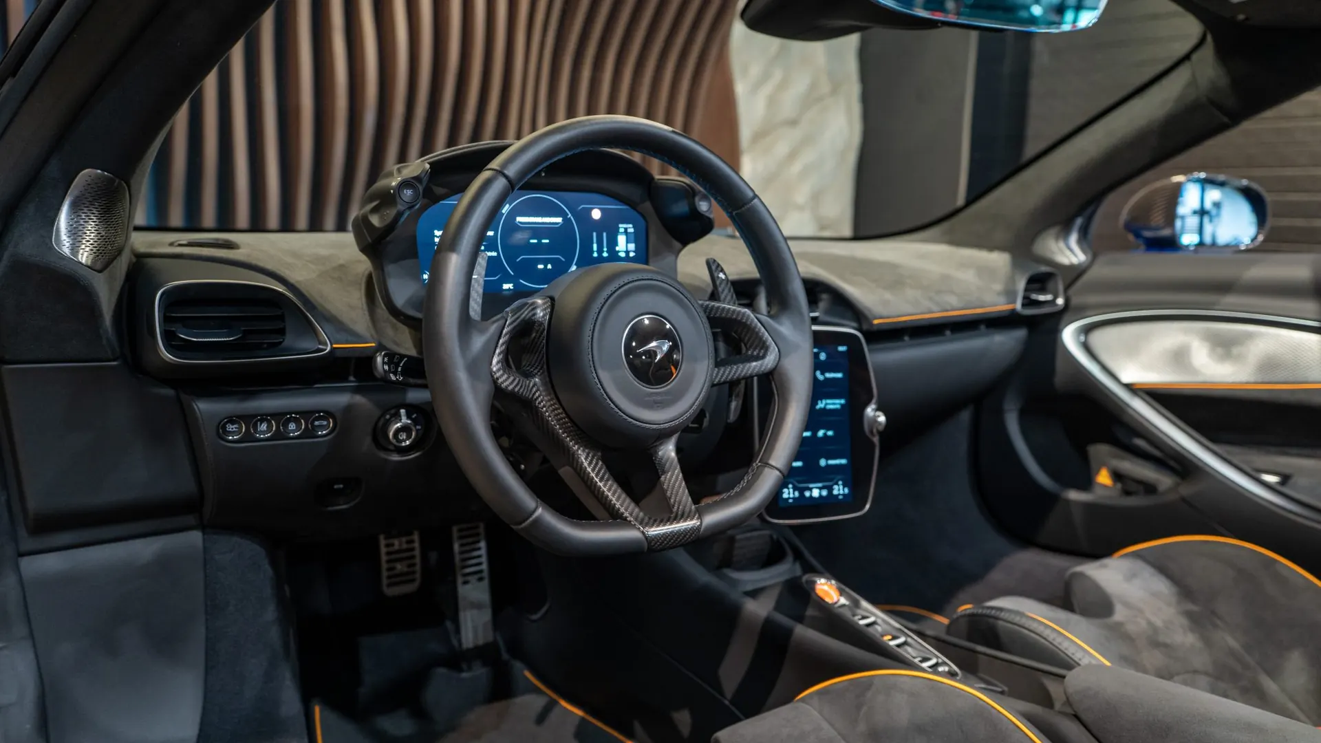 McLaren Artura — photo 15