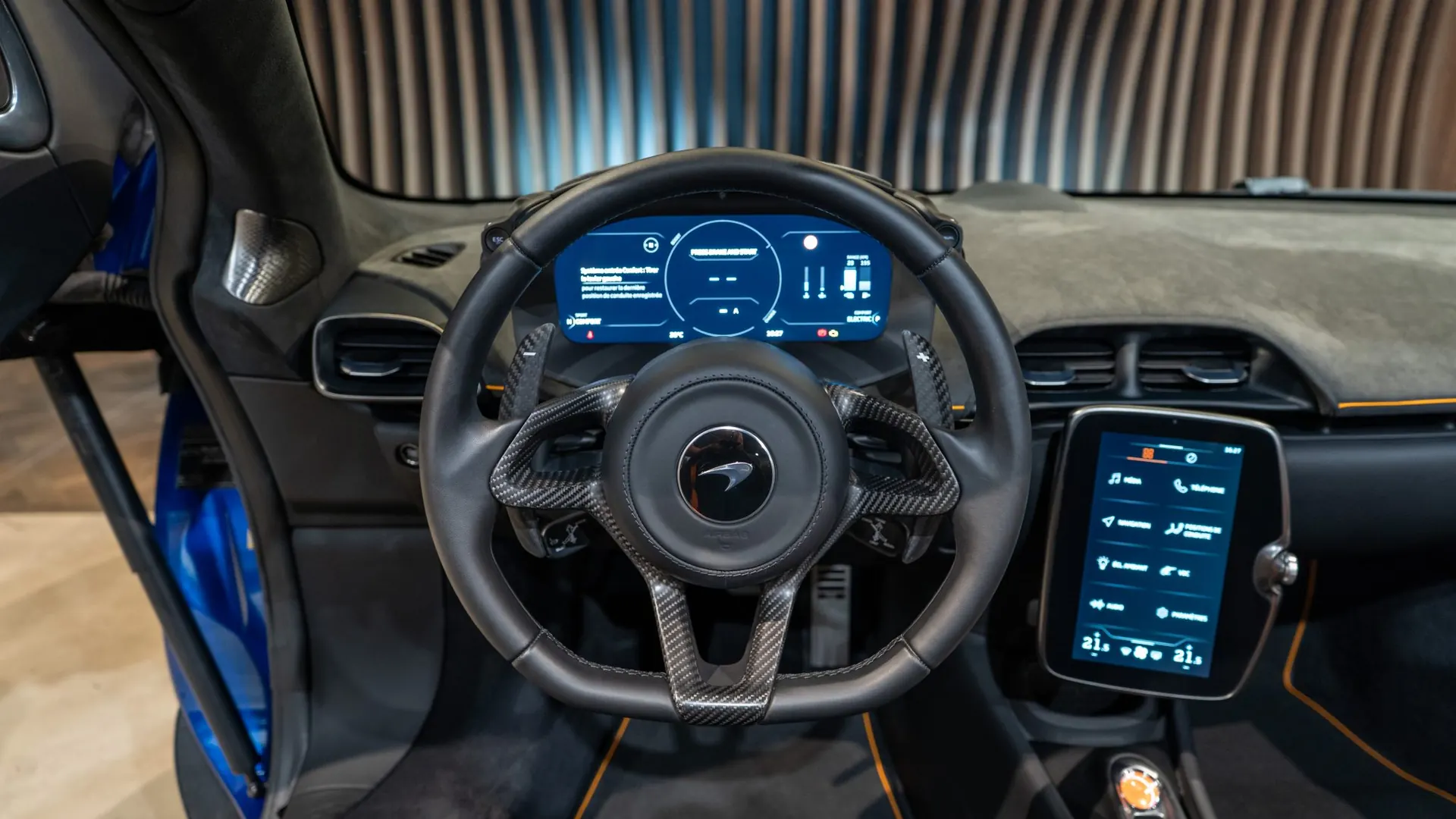McLaren Artura — photo 10