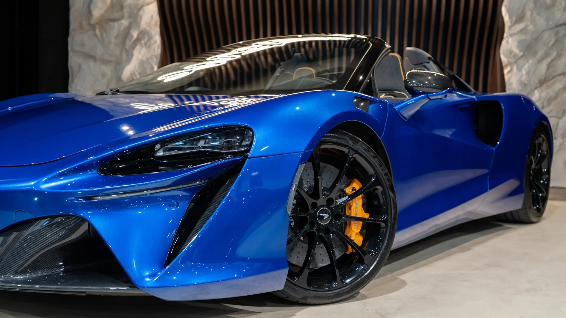 McLaren Artura — photo 28