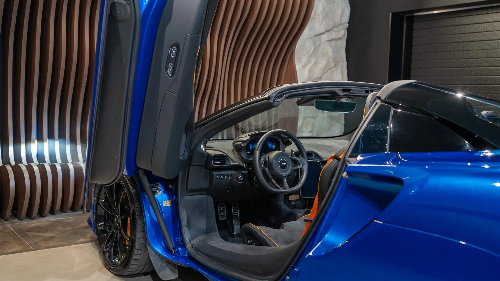 McLaren Artura — photo 11