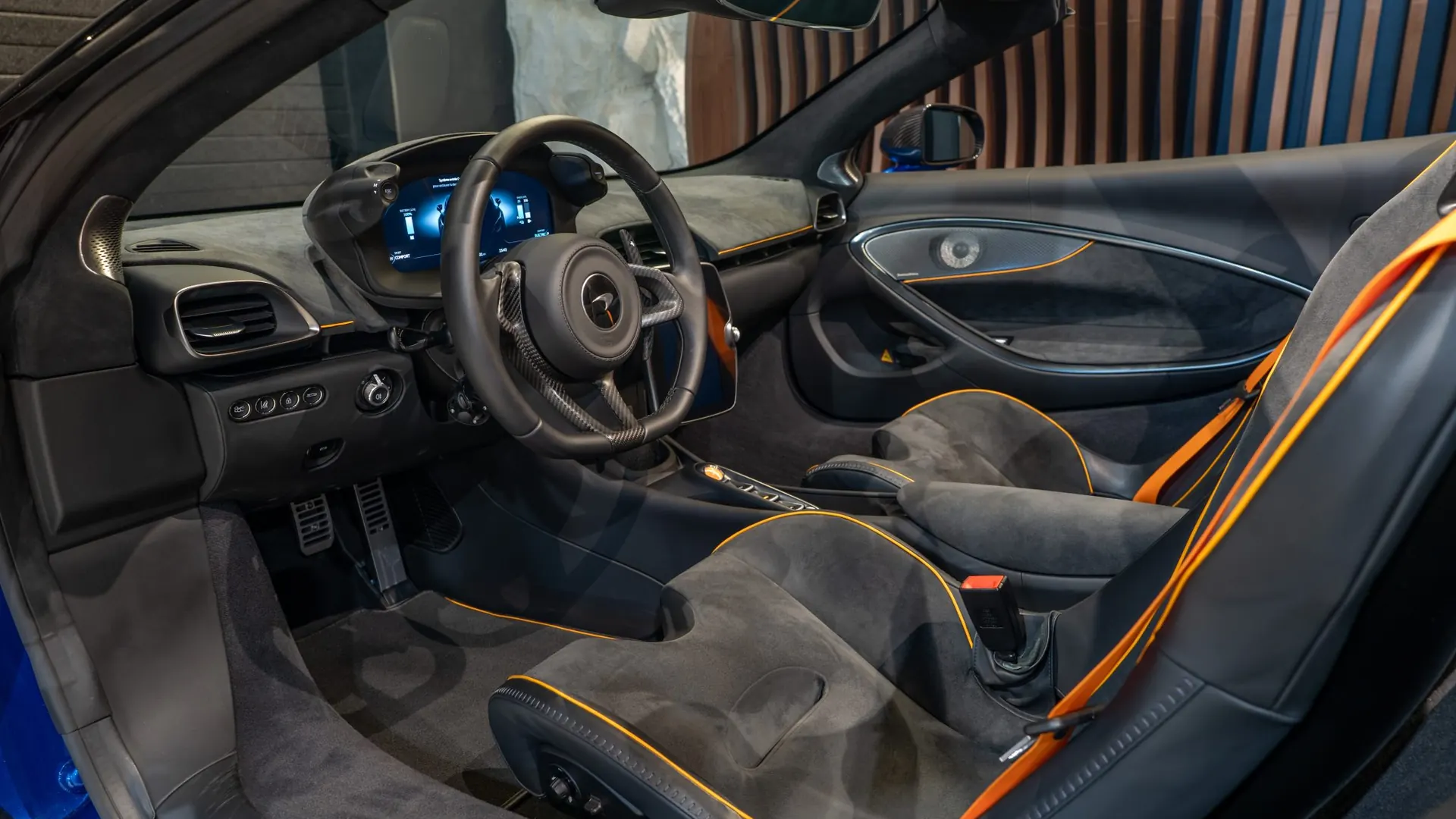 McLaren Artura — photo 9