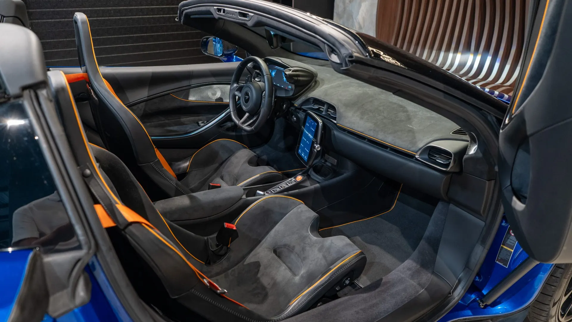 McLaren Artura — photo 13