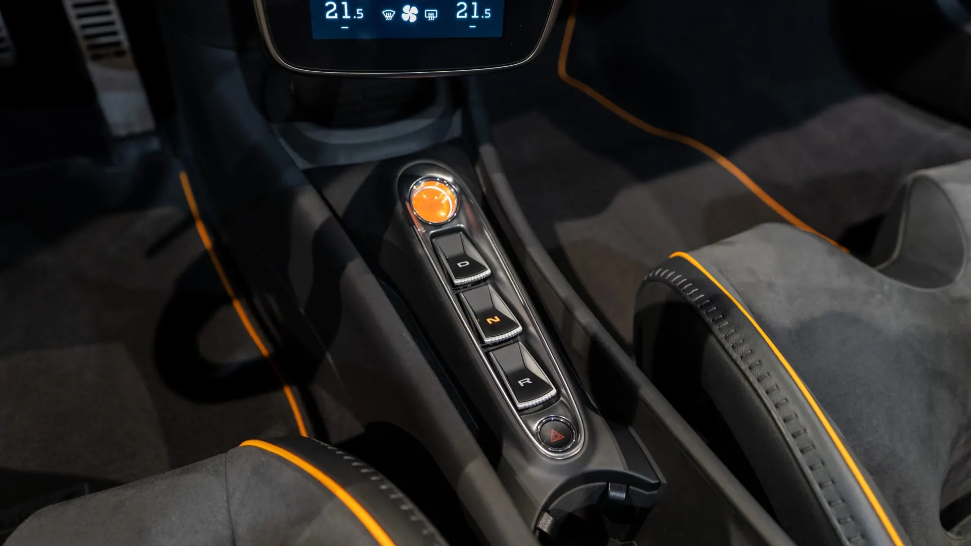 McLaren Artura — photo 18