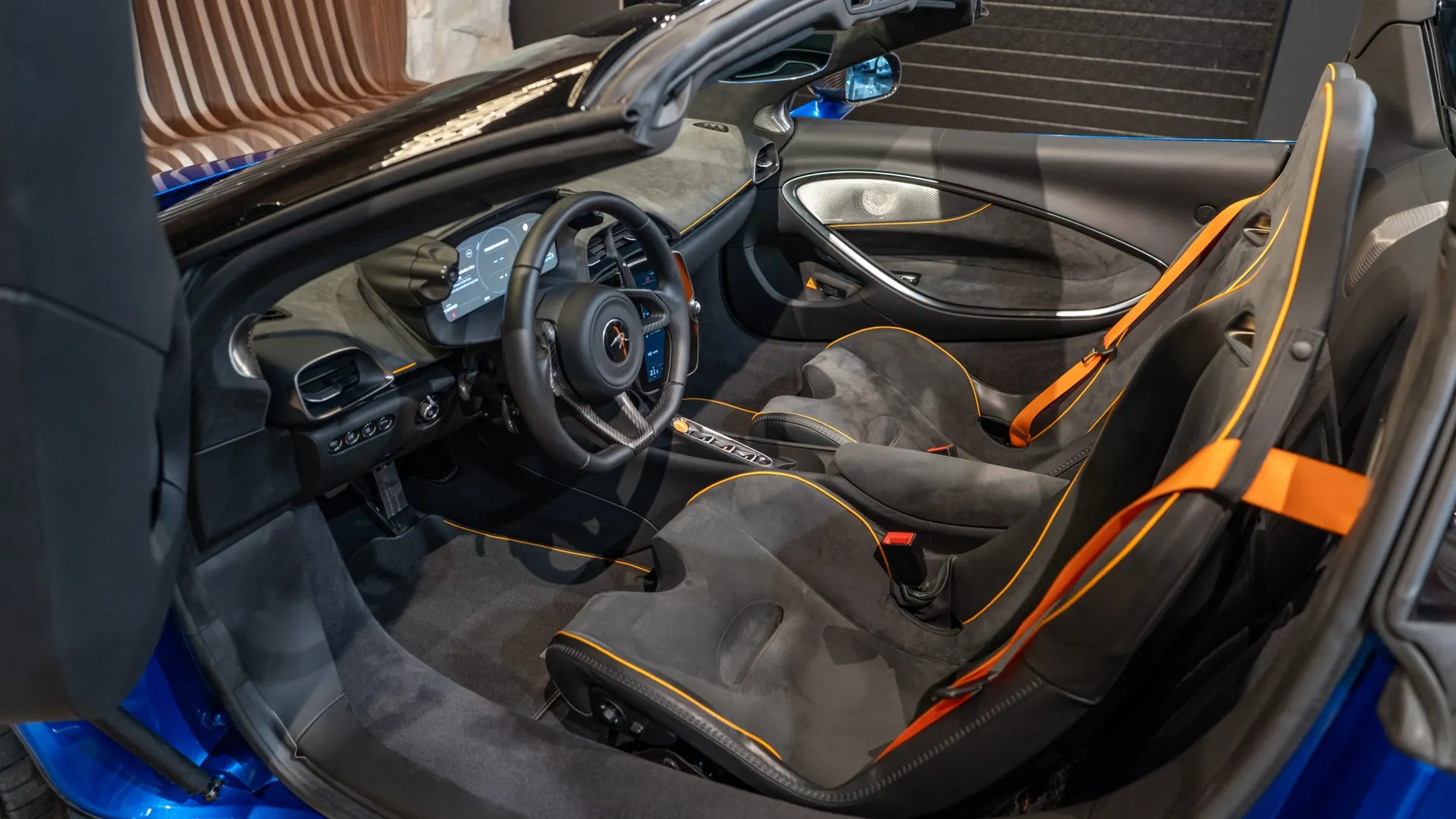 McLaren Artura — photo 12