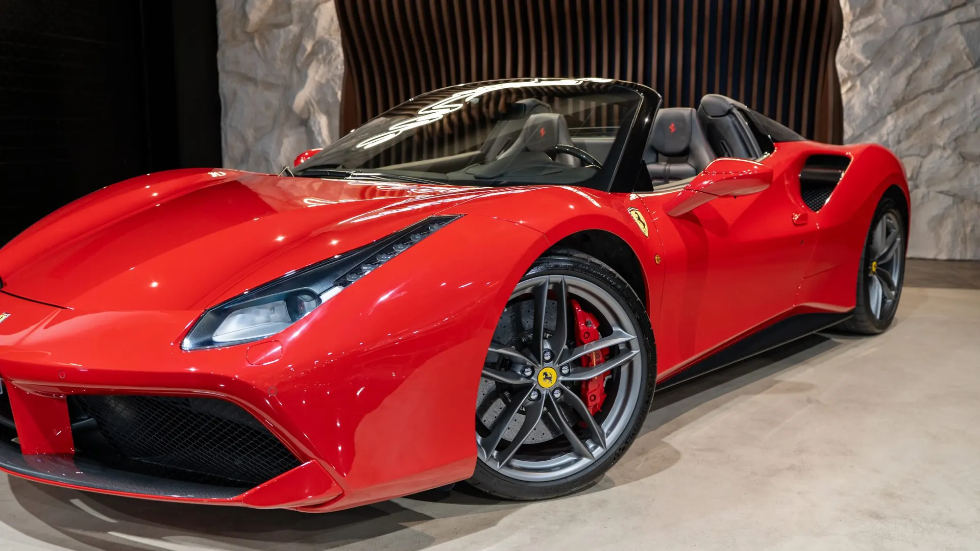 Ferrari 488 — photo 31