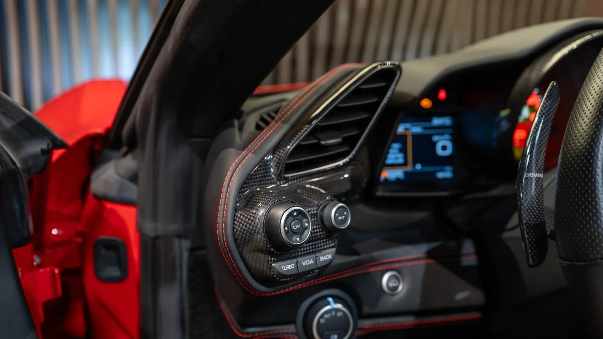 Ferrari 488 — photo 13