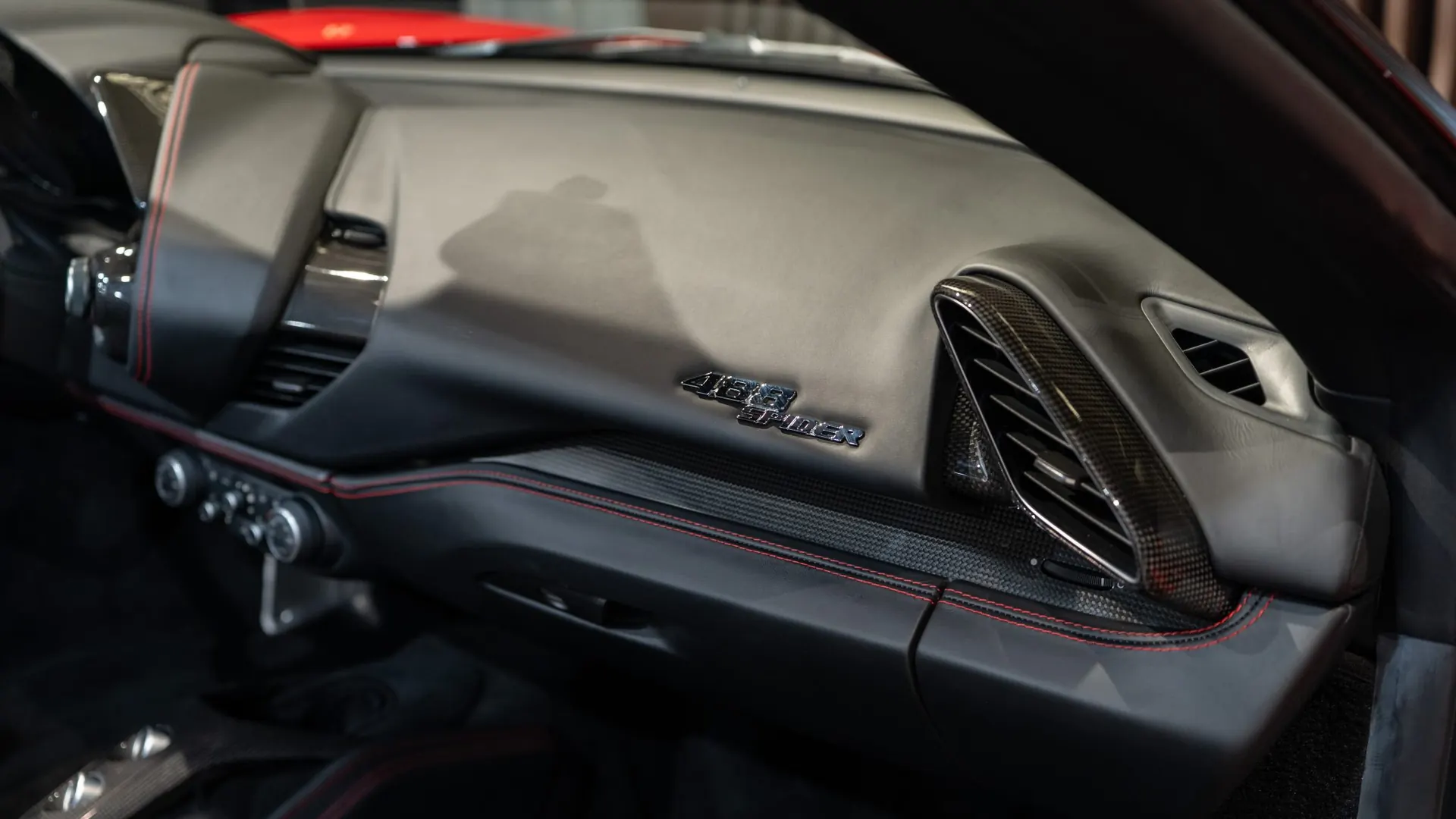 Ferrari 488 — photo 19