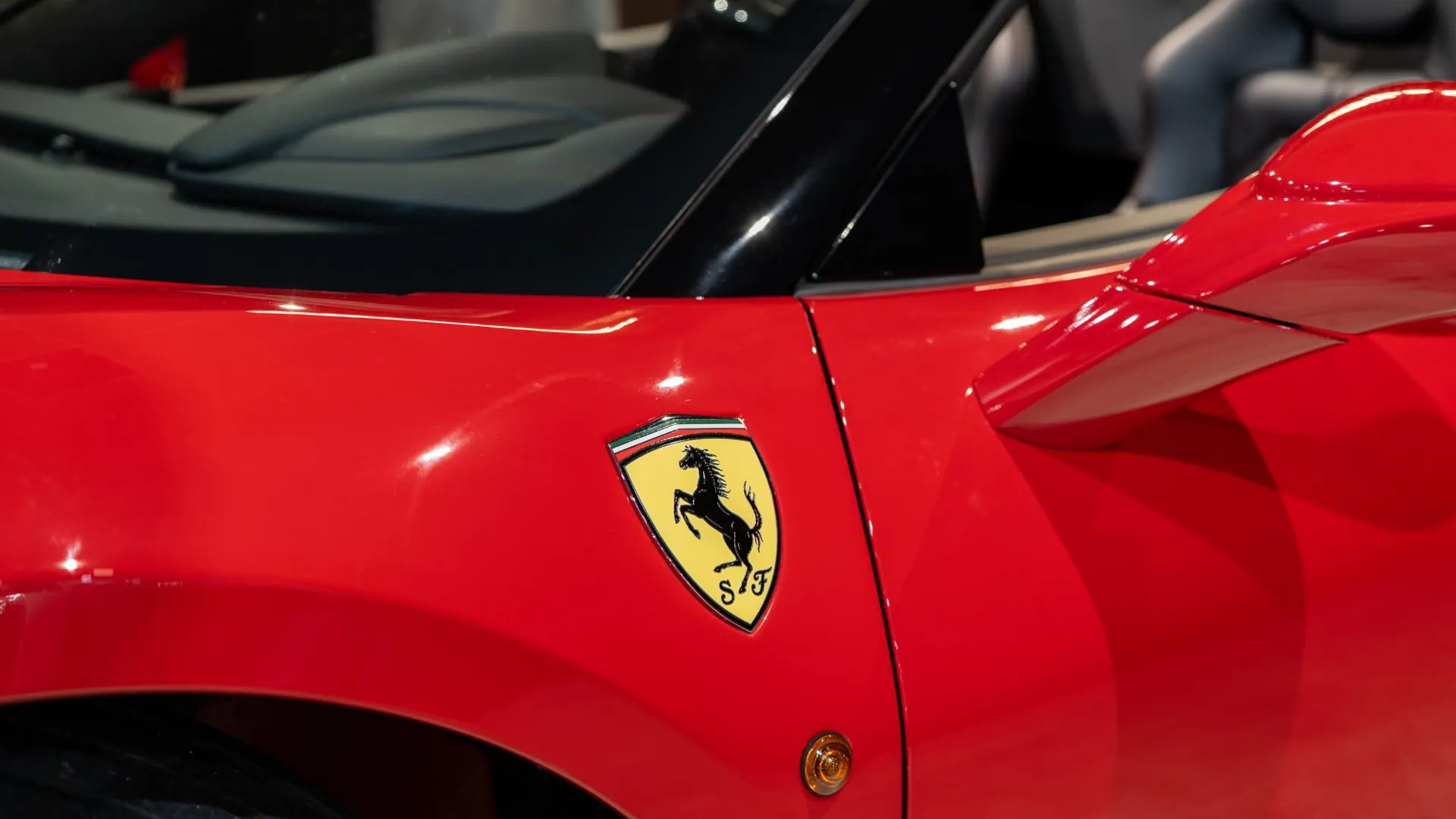 Ferrari 488 — photo 32