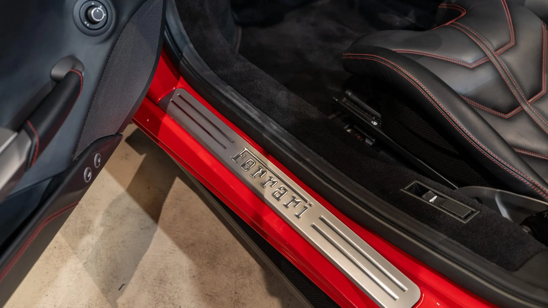 Ferrari 488 — photo 12