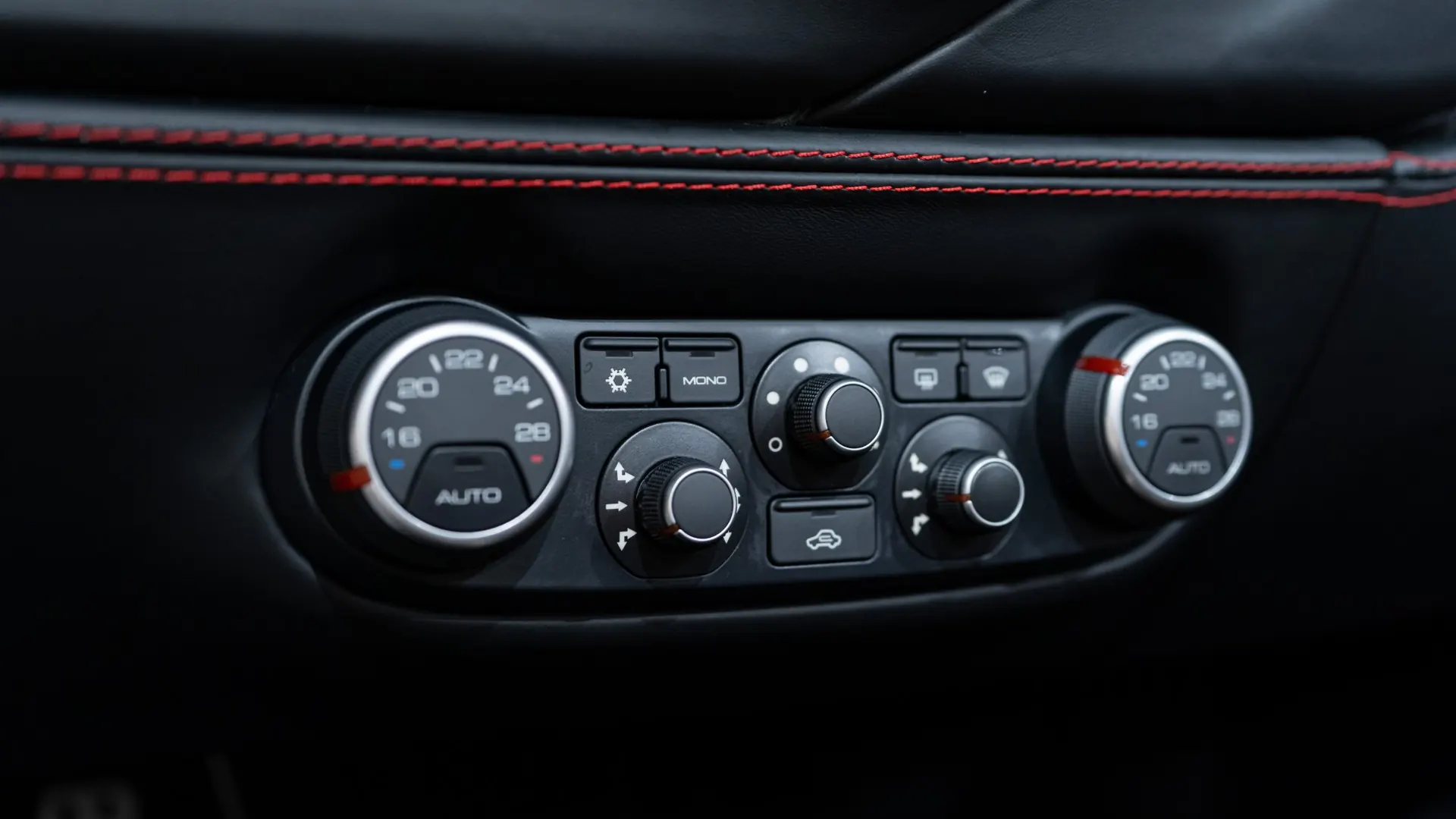 Ferrari 488 — photo 16