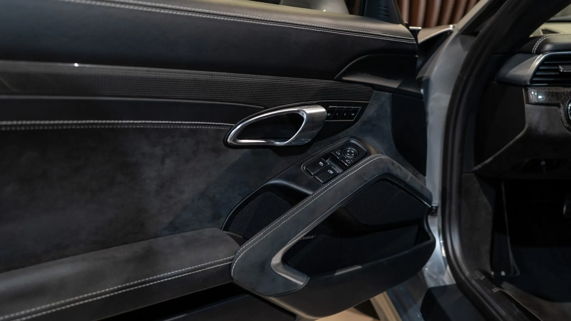 Porsche 911 — photo 13