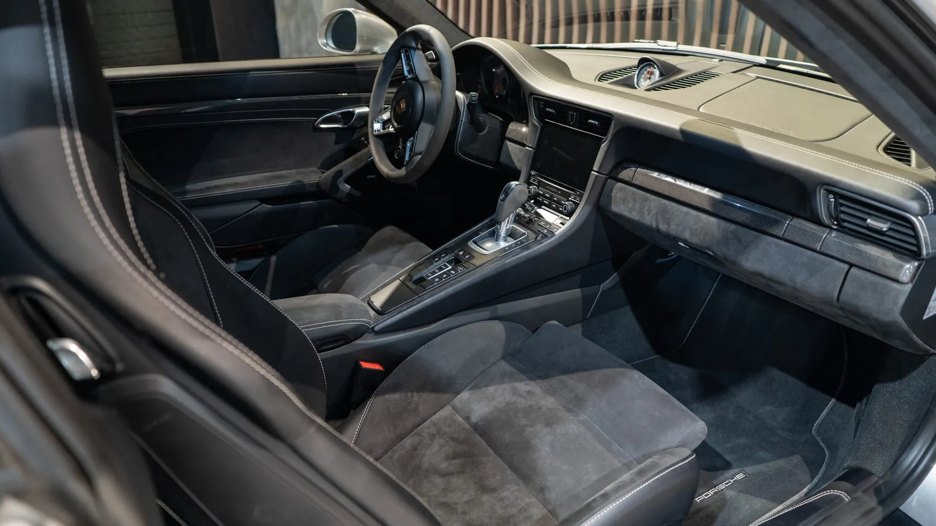 Porsche 911 — photo 11