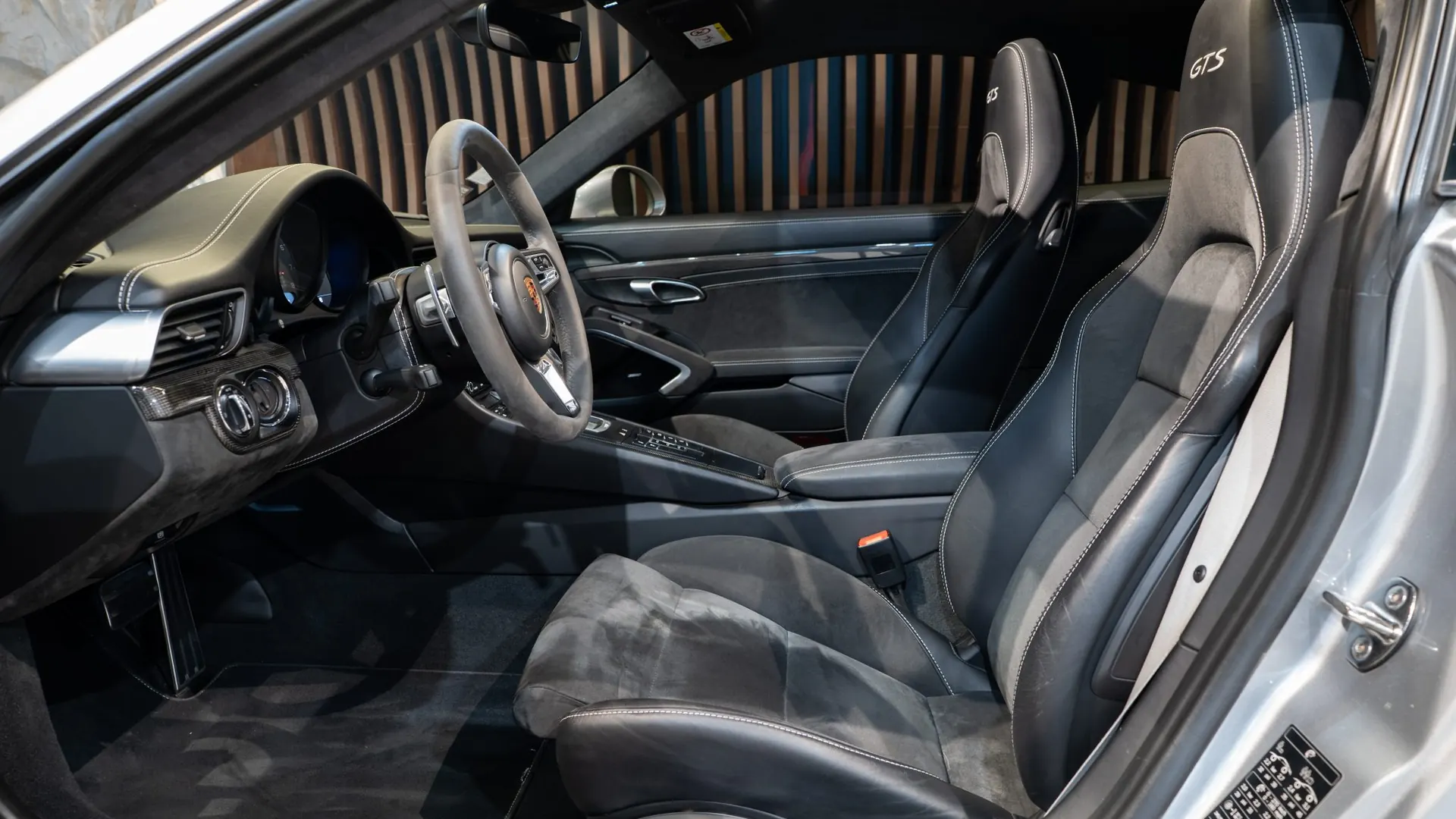 Porsche 911 — photo 7