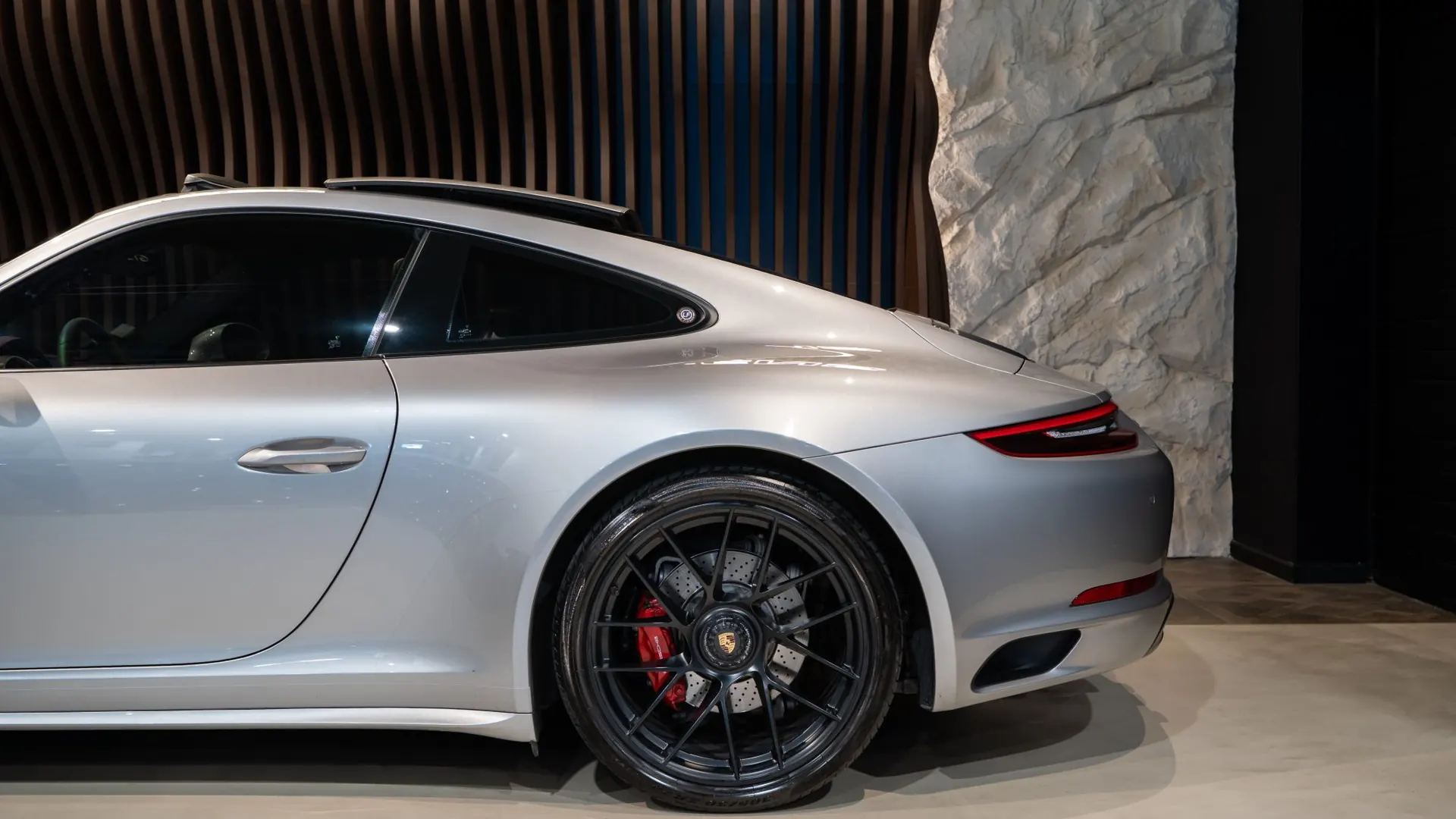 Porsche 911 — photo 34