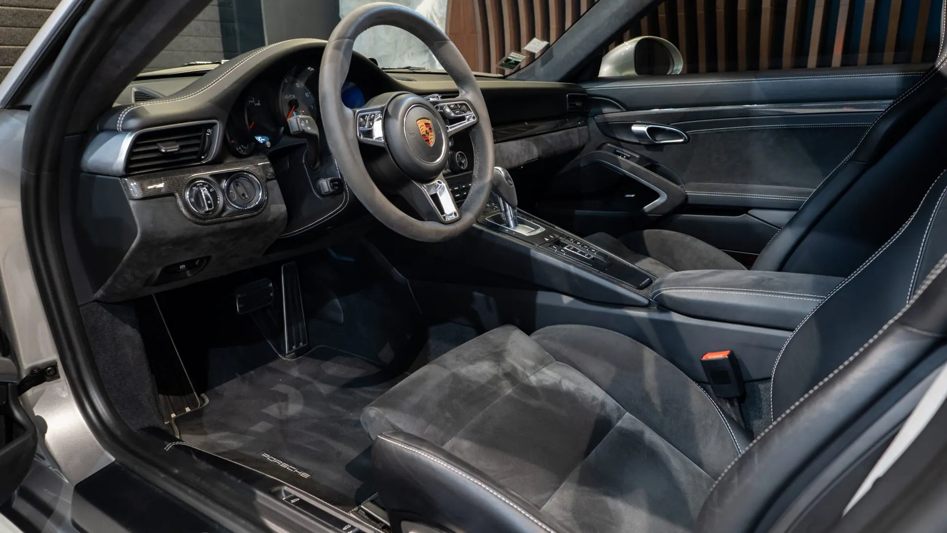 Porsche 911 — photo 8