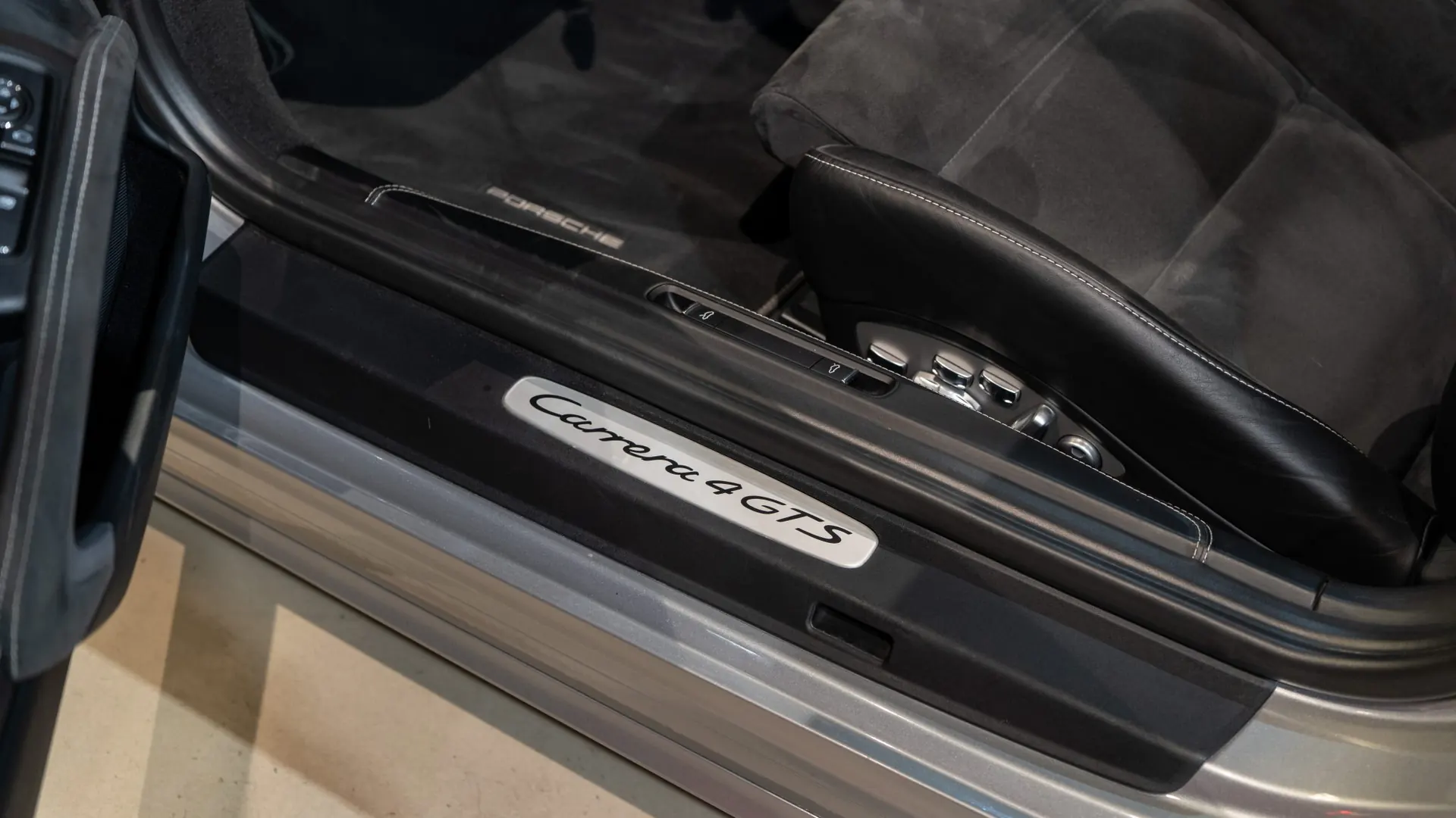 Porsche 911 — photo 14