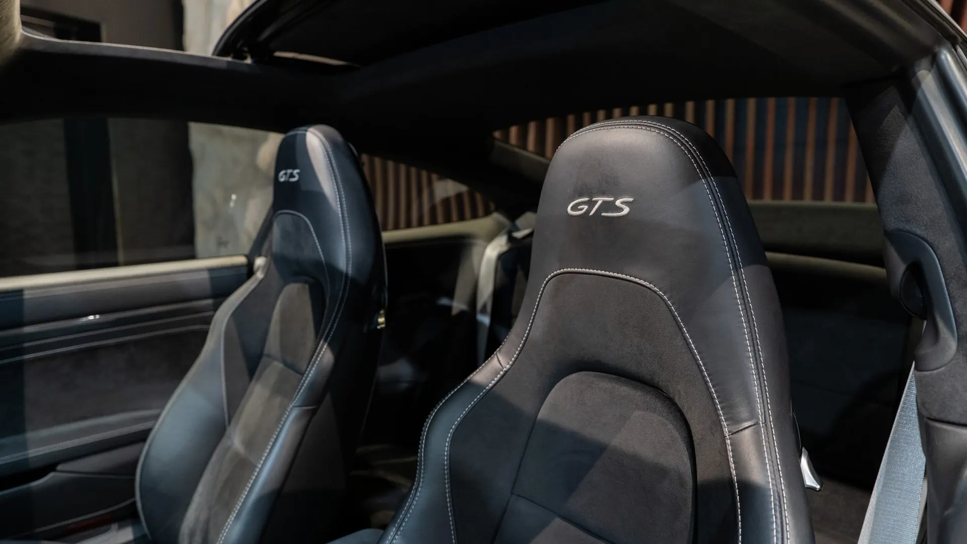 Porsche 911 — photo 28