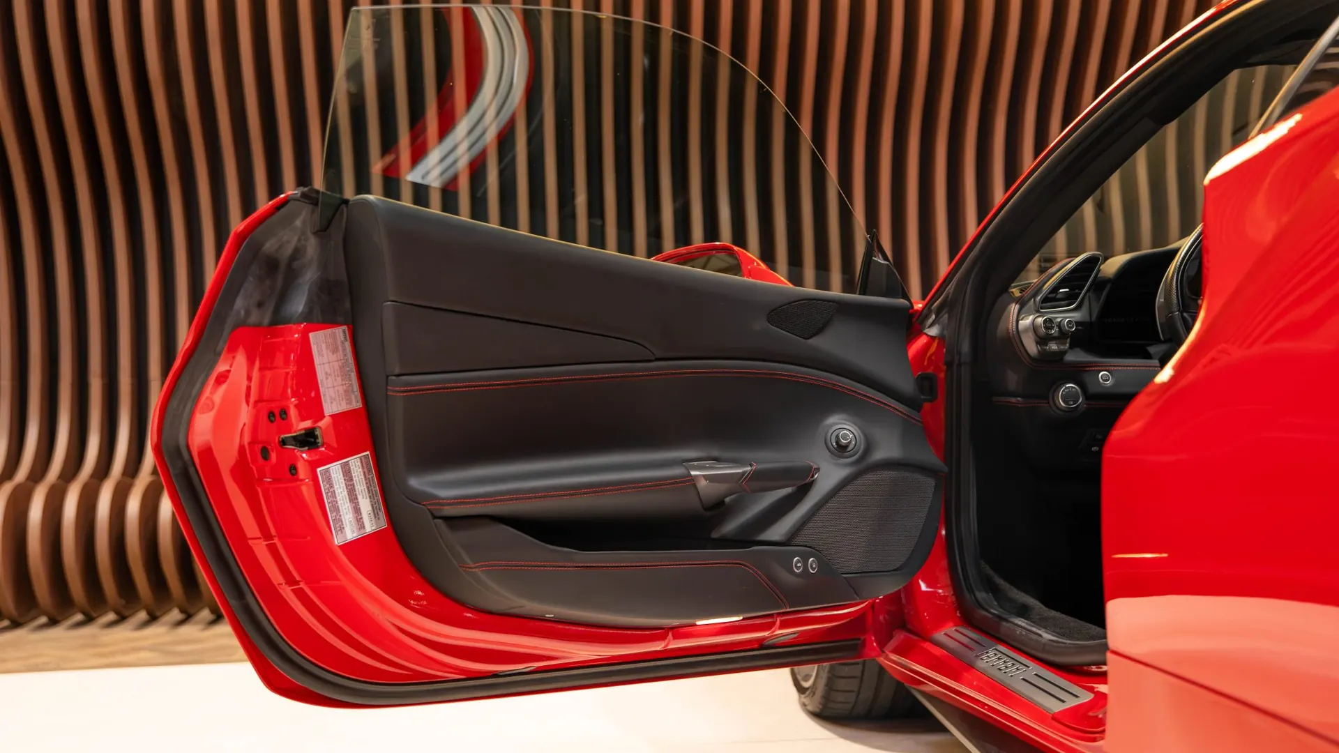 Ferrari 488 — photo 9