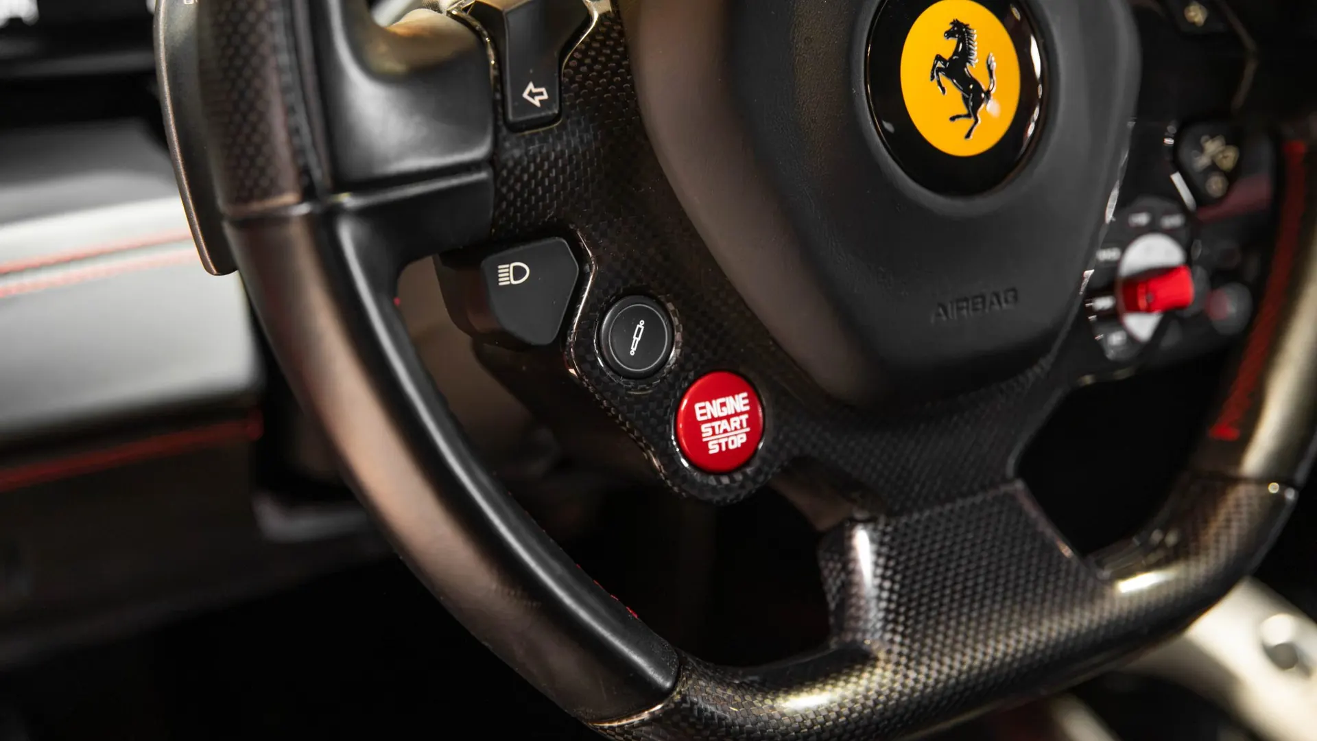 Ferrari 488 — photo 14