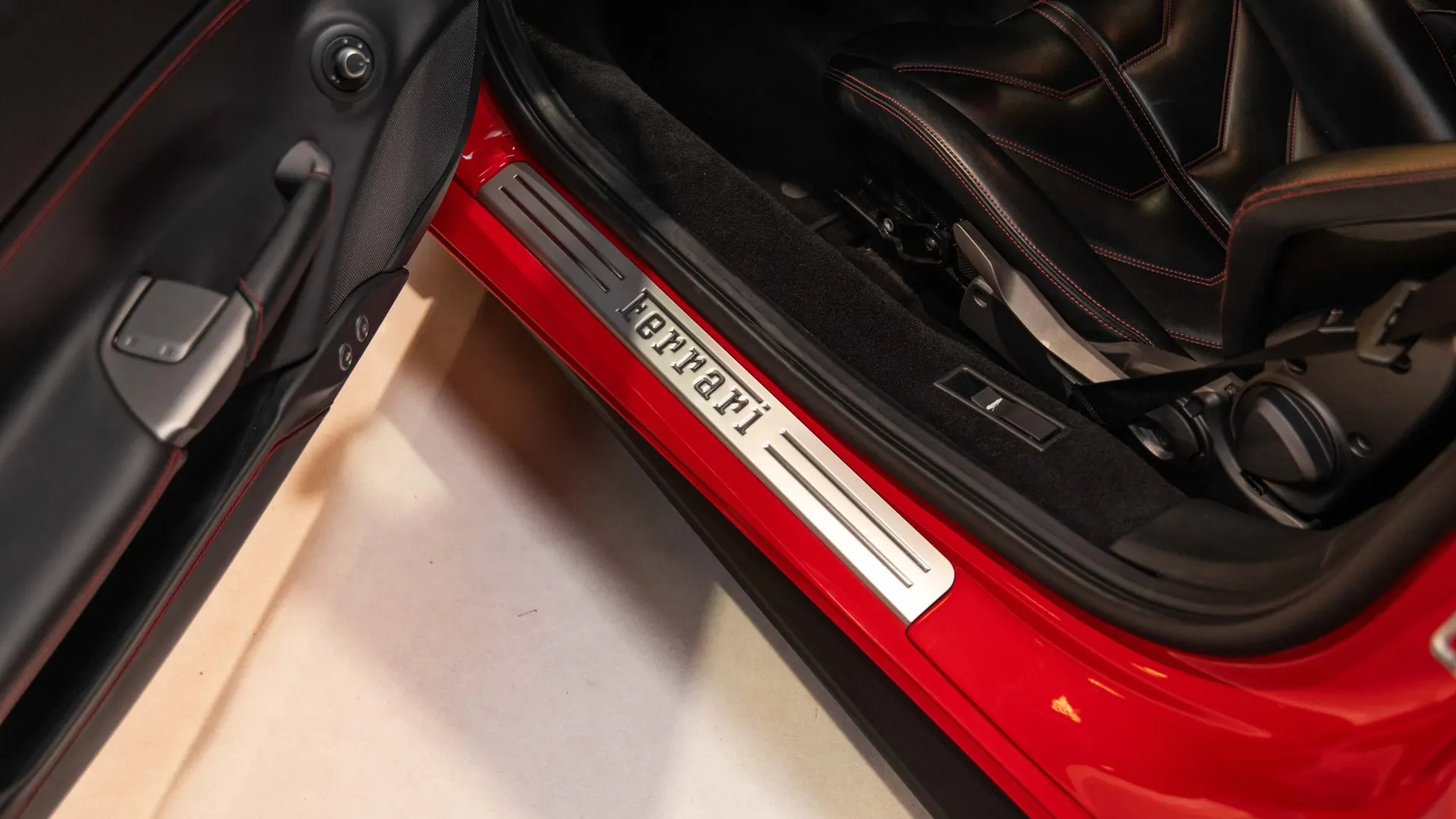 Ferrari 488 — photo 10