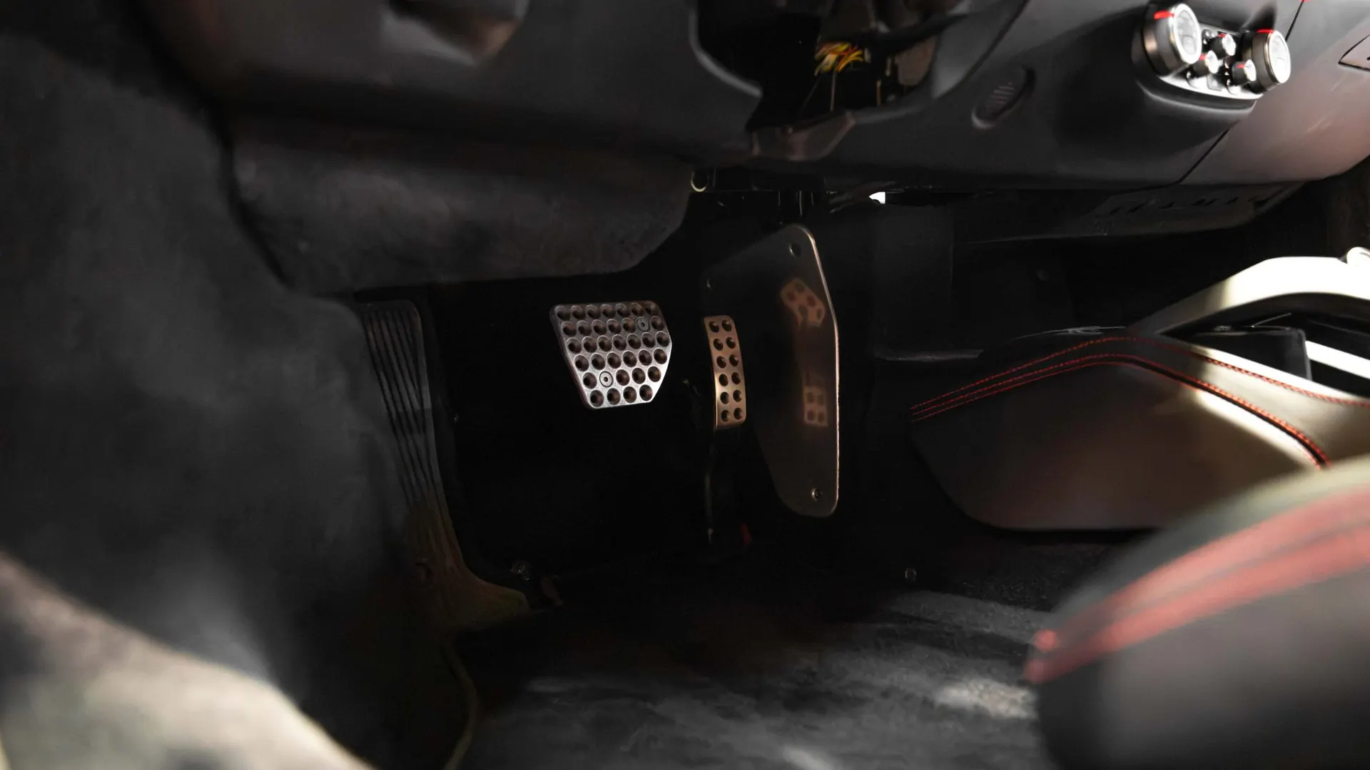 Ferrari 488 — photo 13
