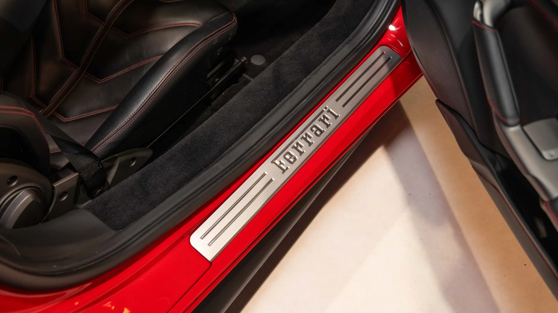Ferrari 488 — photo 34