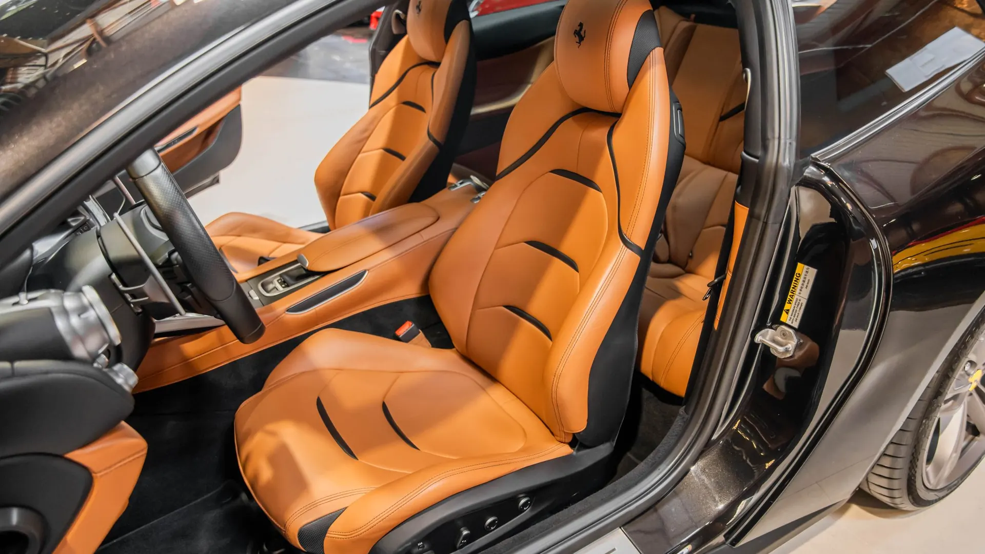 Ferrari GTC4Lusso — photo 6