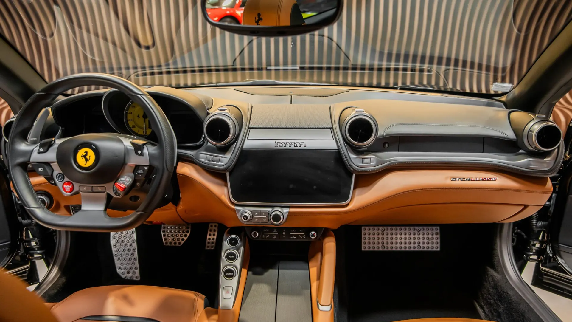 Ferrari GTC4Lusso — photo 19