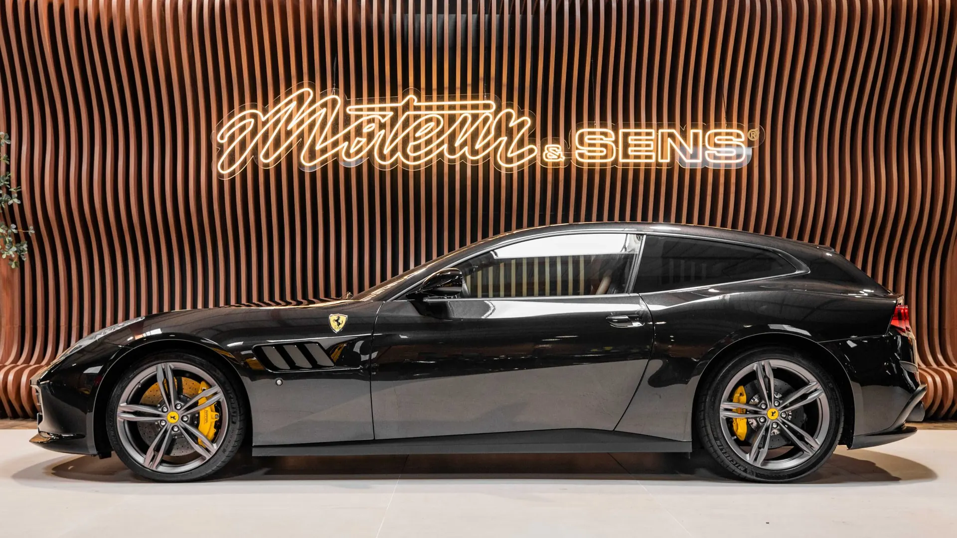 Ferrari GTC4Lusso — photo 5
