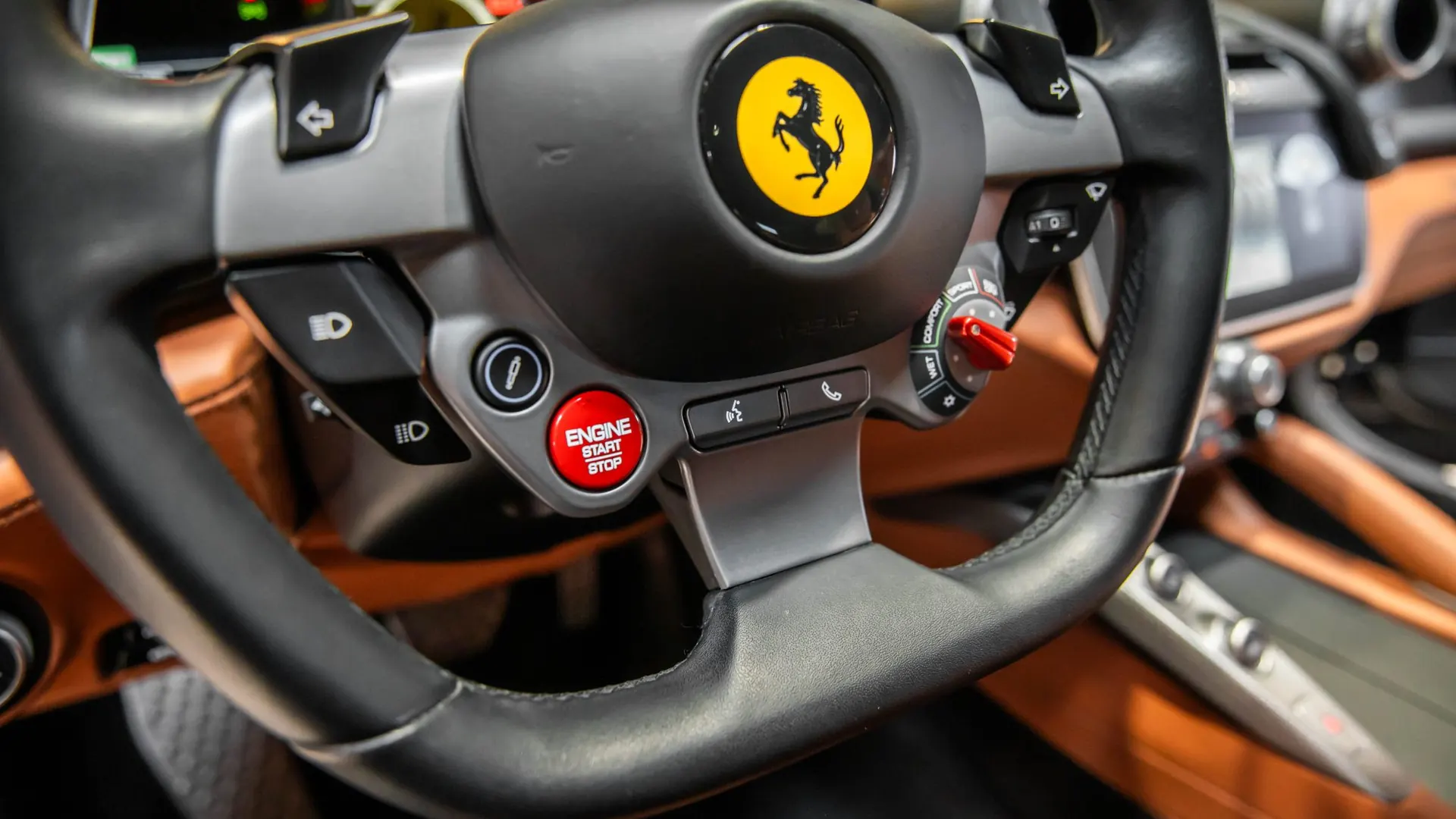 Ferrari GTC4Lusso — photo 15
