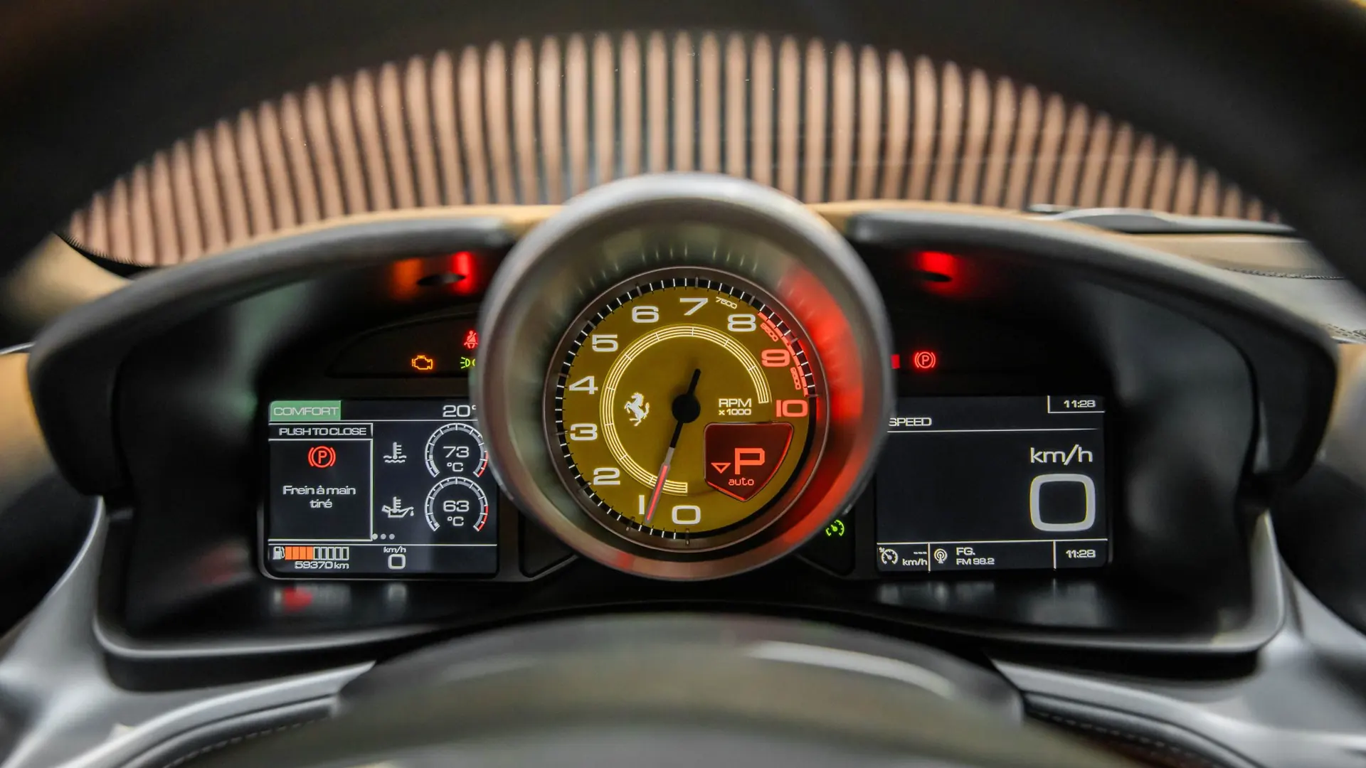 Ferrari GTC4Lusso — photo 14