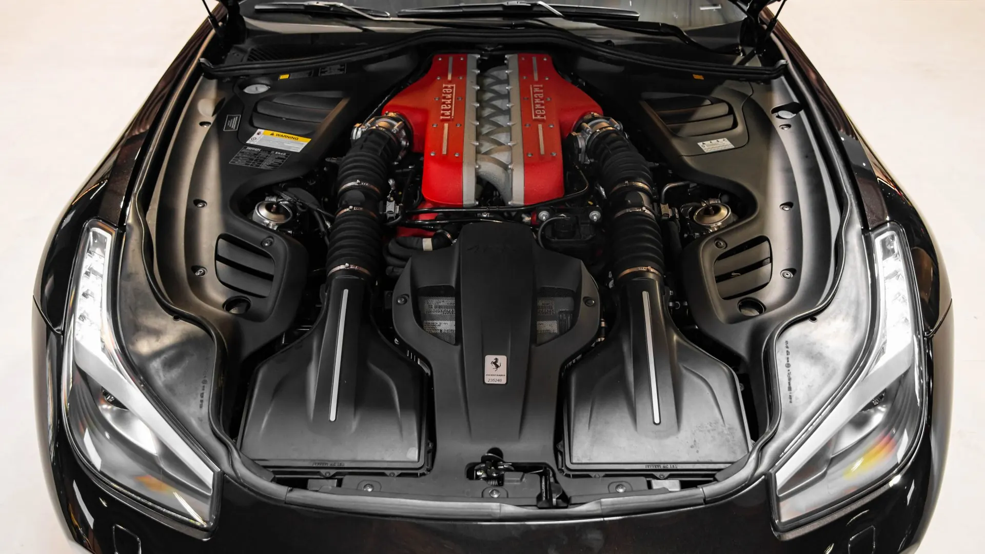 Ferrari GTC4Lusso — photo 49