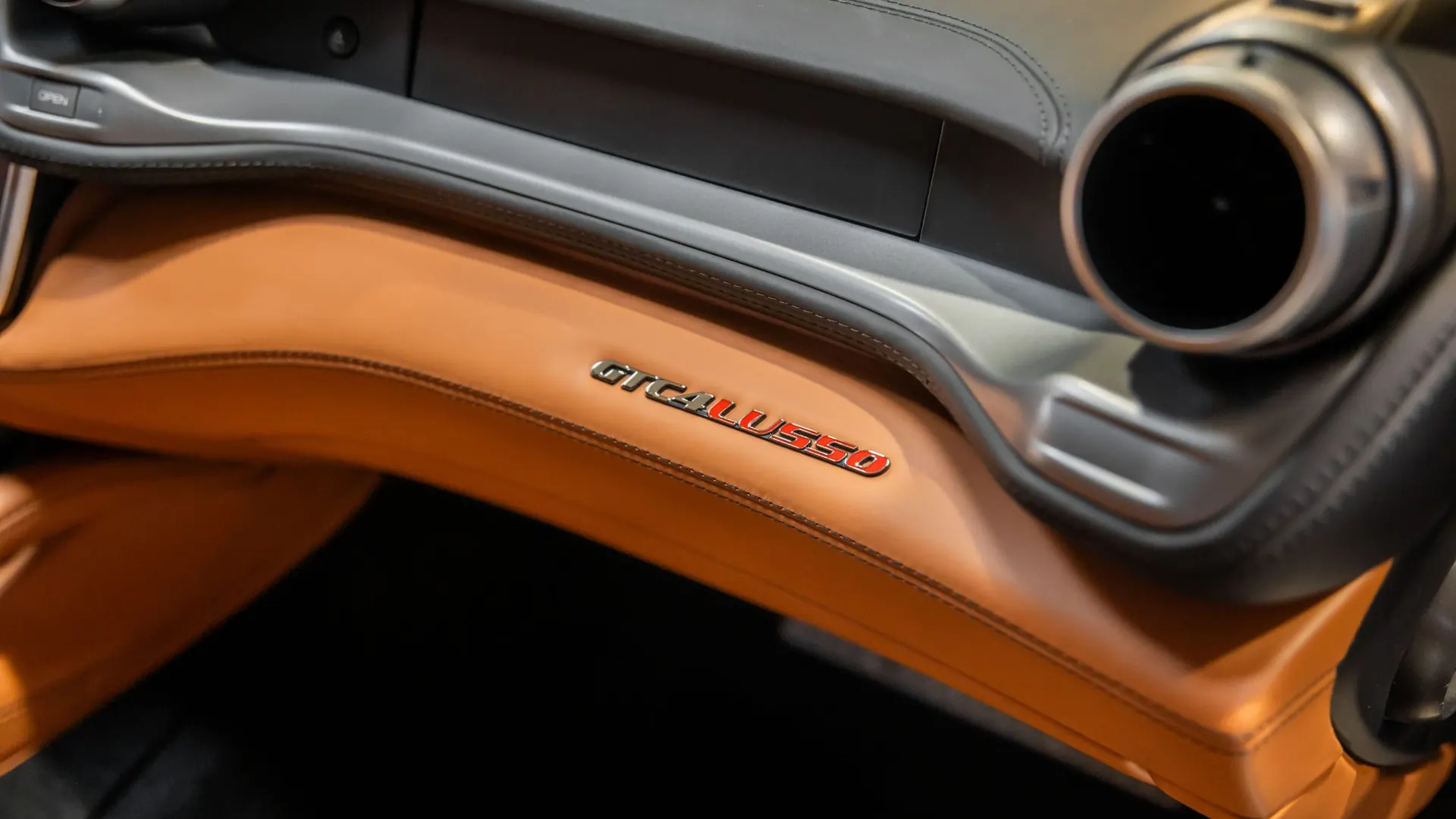 Ferrari GTC4Lusso — photo 35