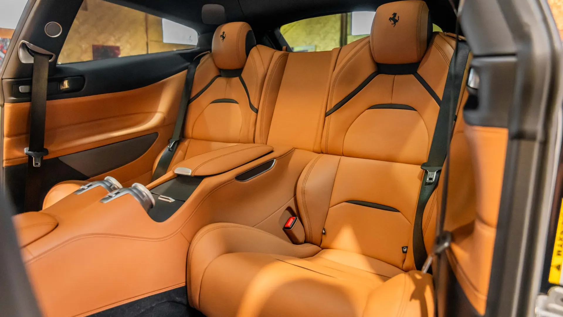 Ferrari GTC4Lusso — photo 32
