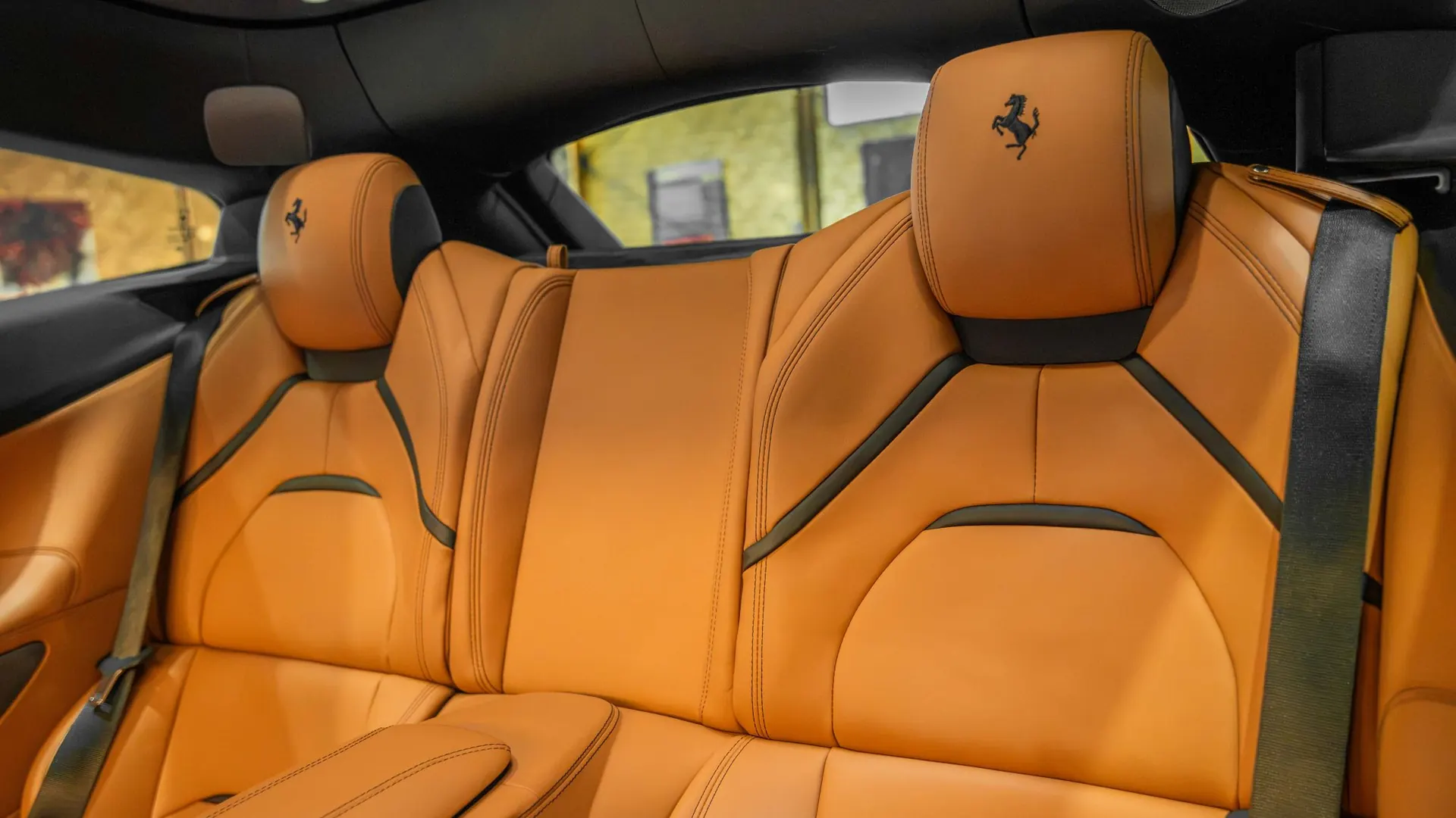 Ferrari GTC4Lusso — photo 33
