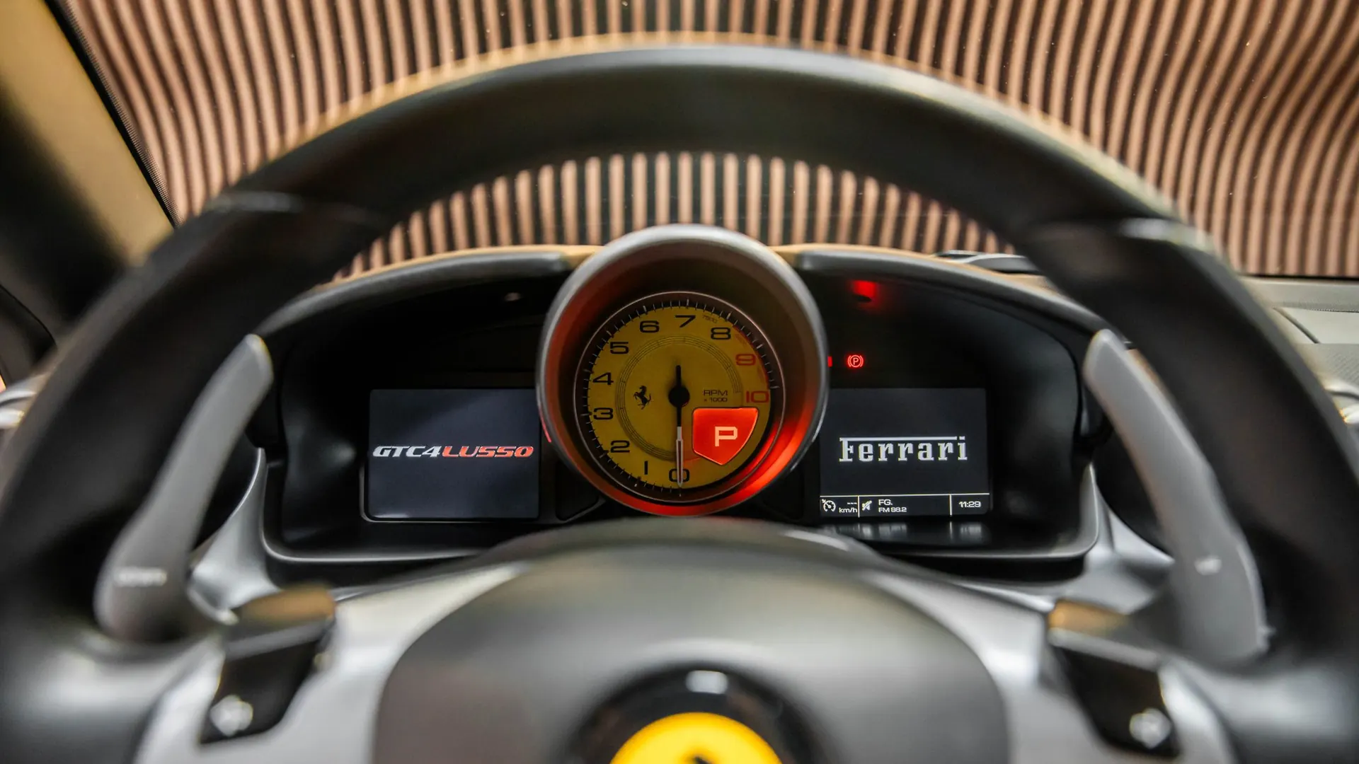 Ferrari GTC4Lusso — photo 16