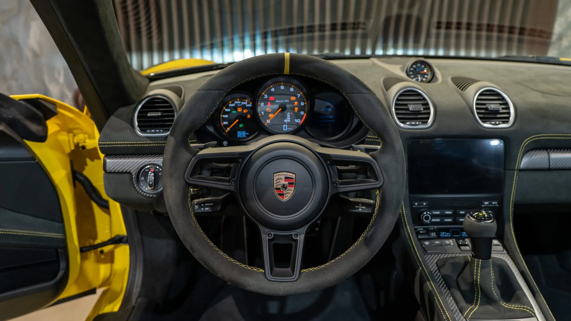Porsche 718 — photo 10