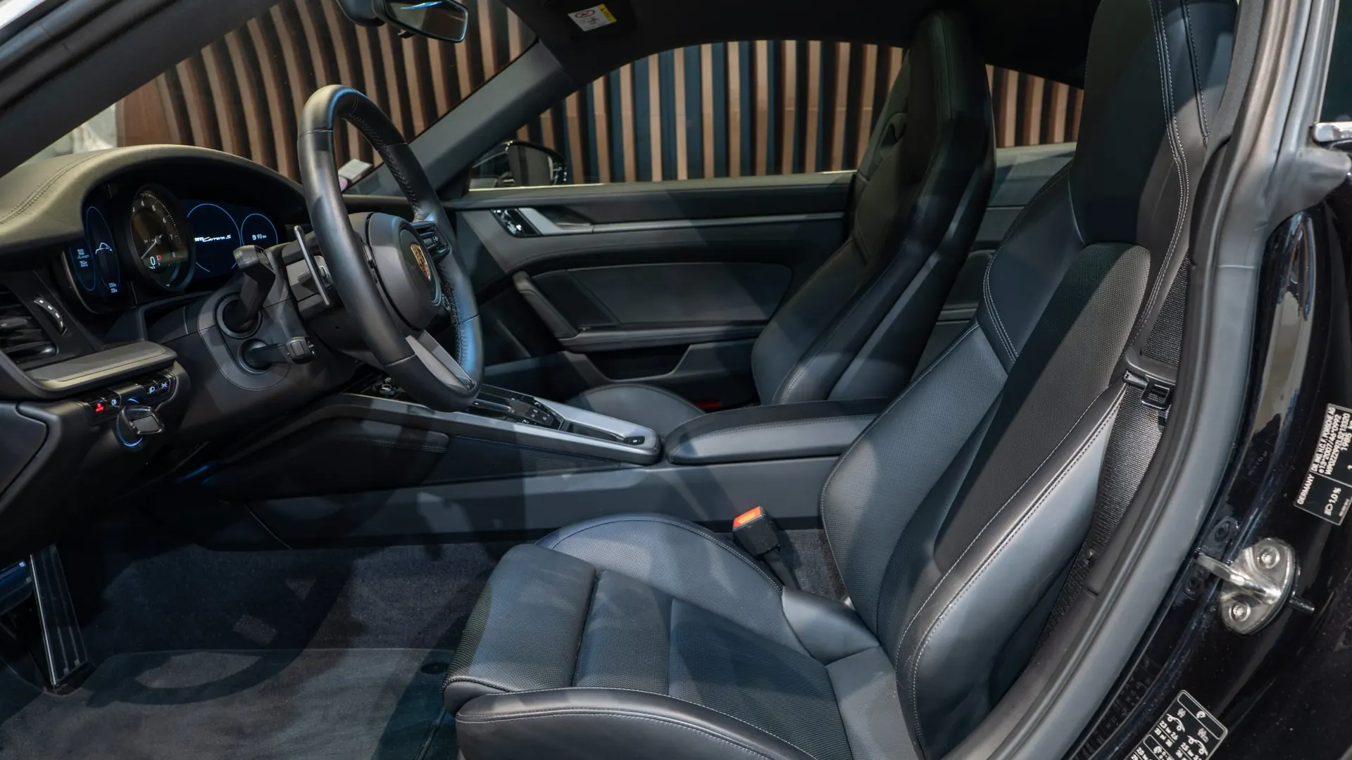 Porsche 911 — photo 7