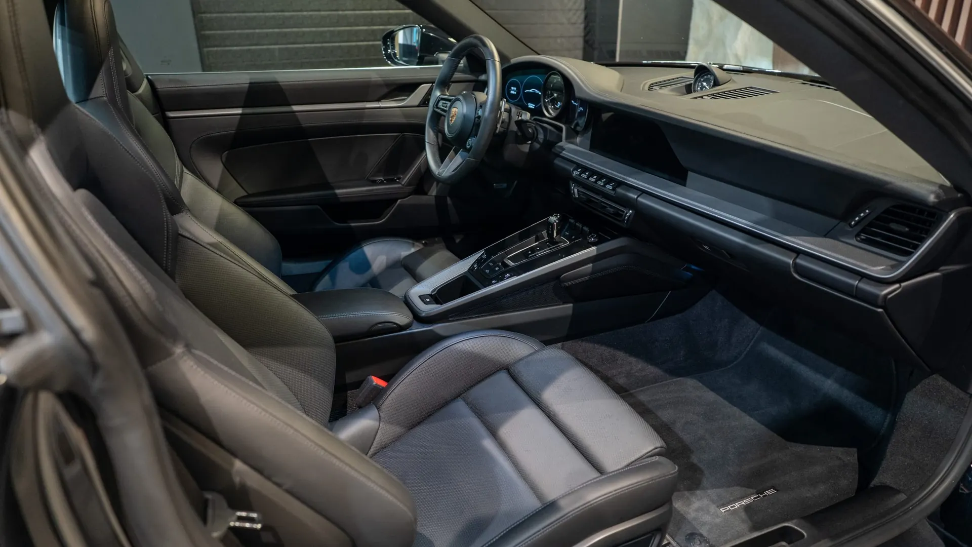 Porsche 911 — photo 11