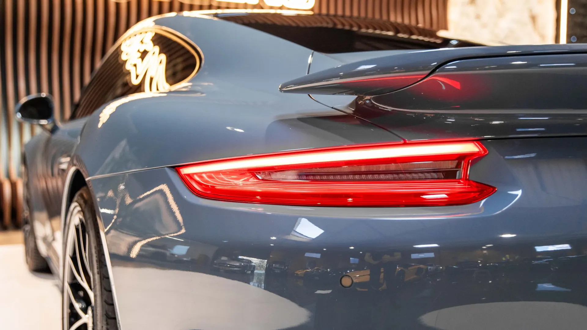 Porsche 911 — photo 20