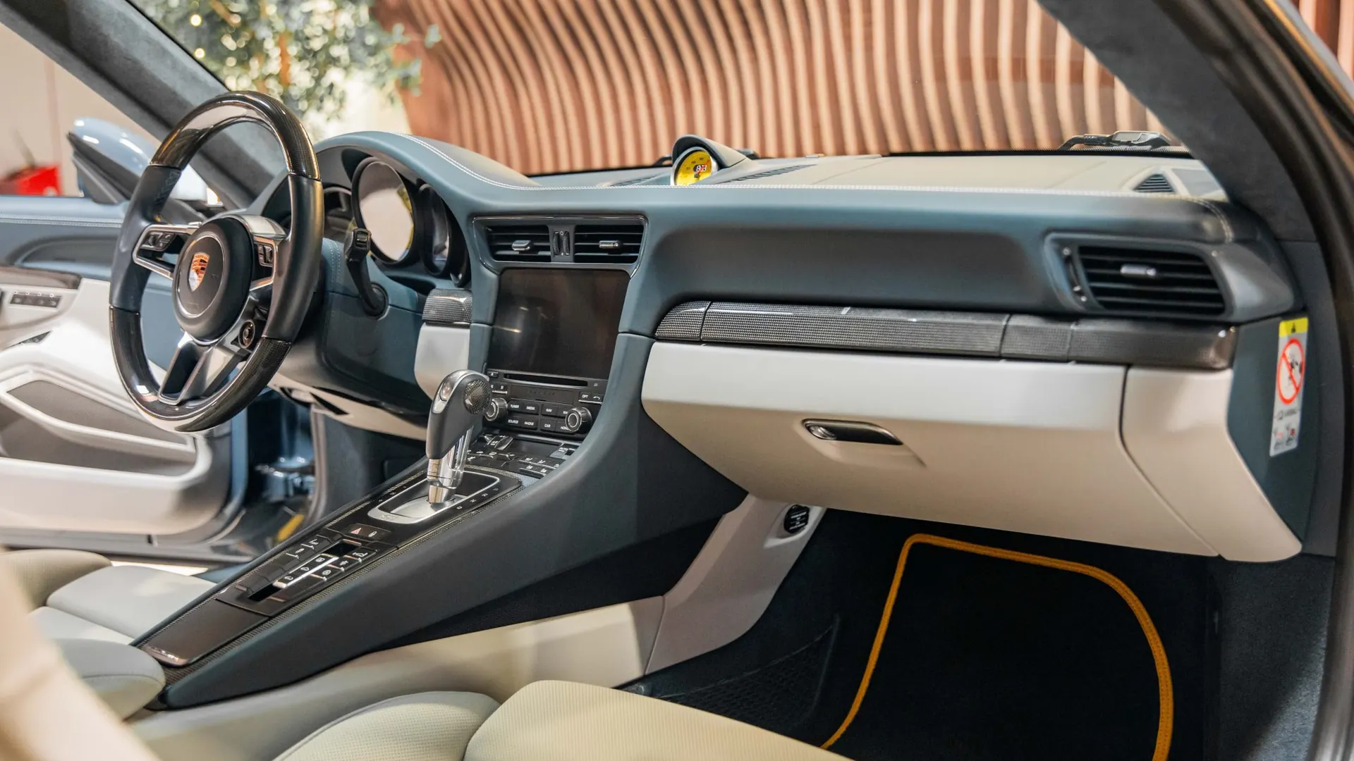 Porsche 911 — photo 33
