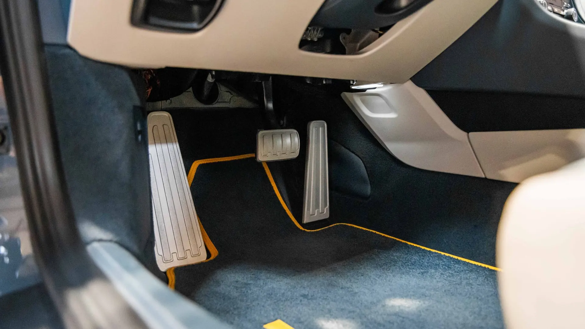 Porsche 911 — photo 36