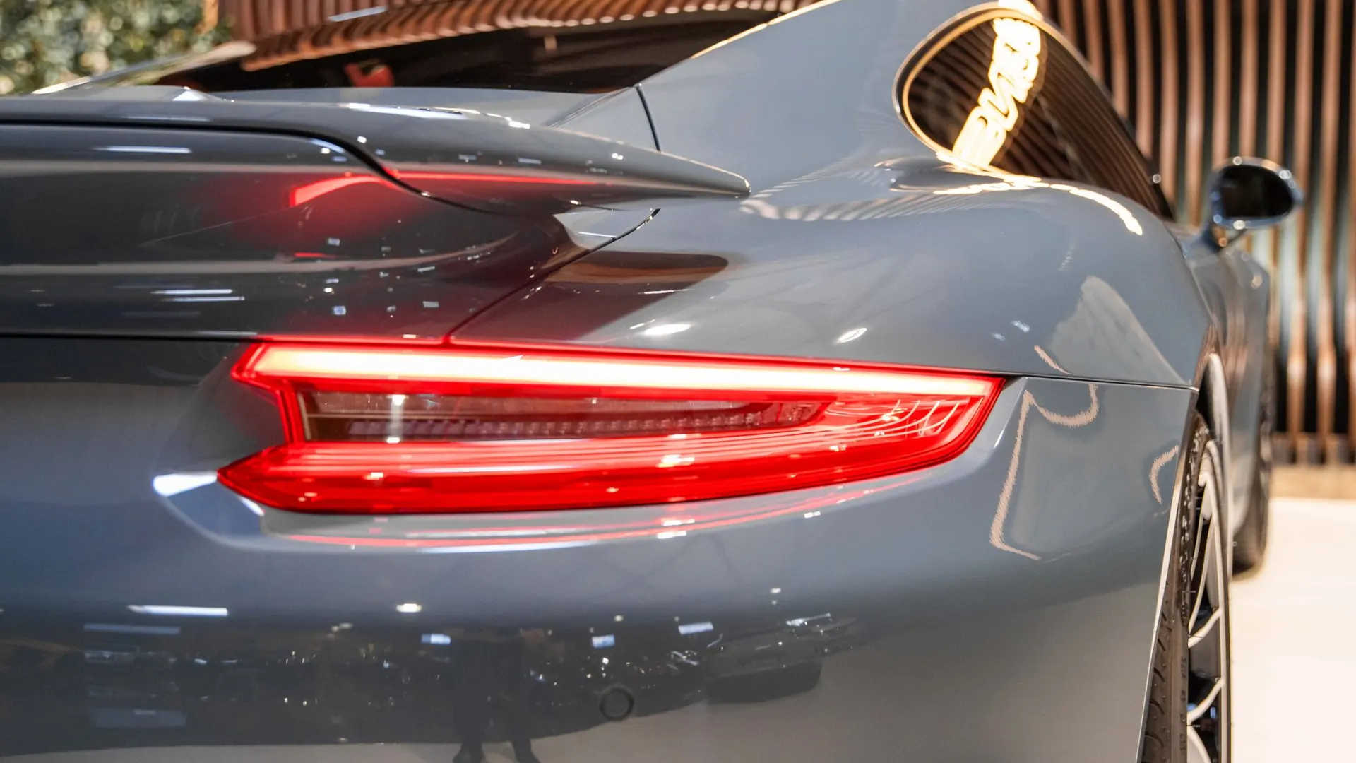 Porsche 911 — photo 21