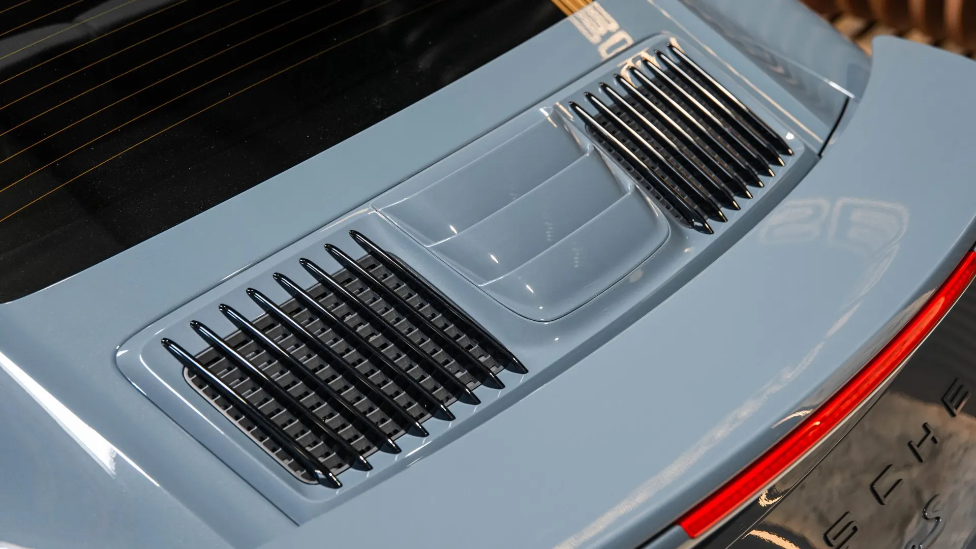Porsche 911 — photo 18