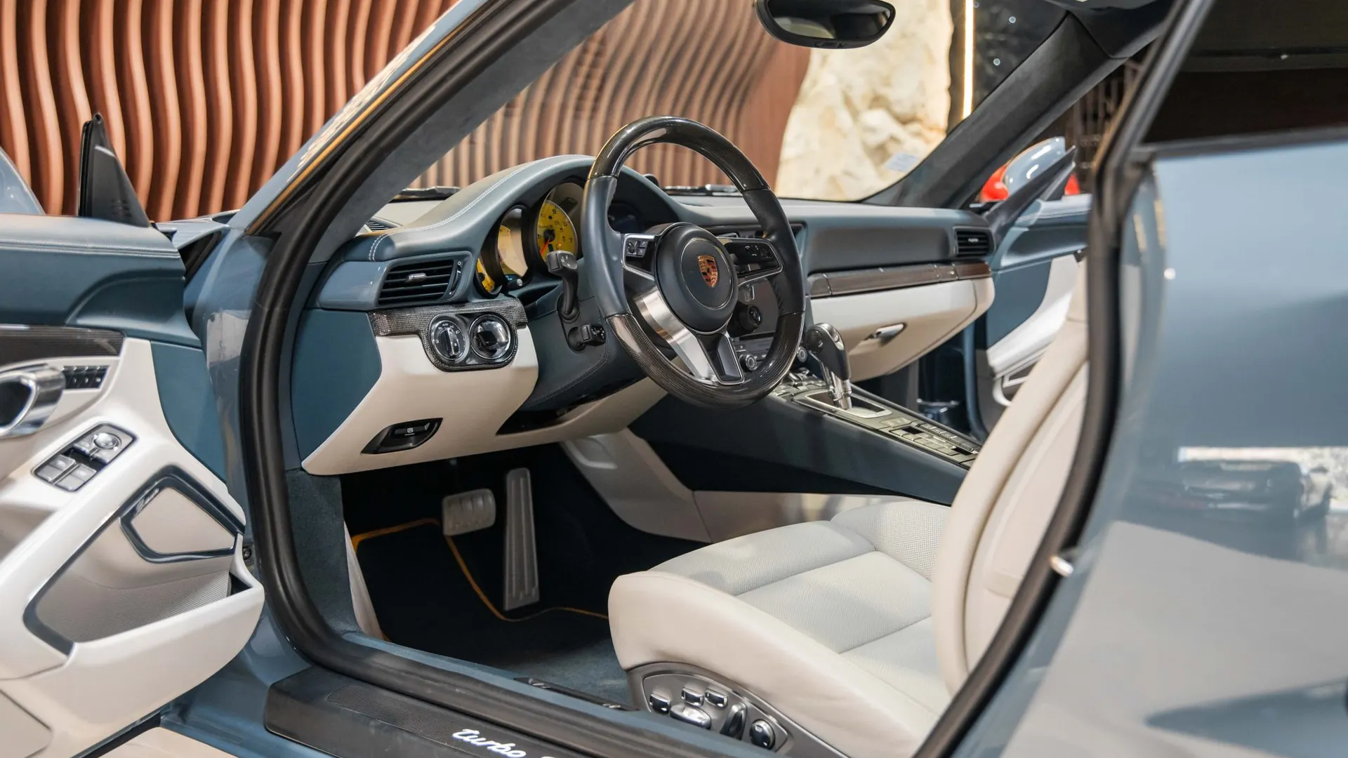 Porsche 911 — photo 7