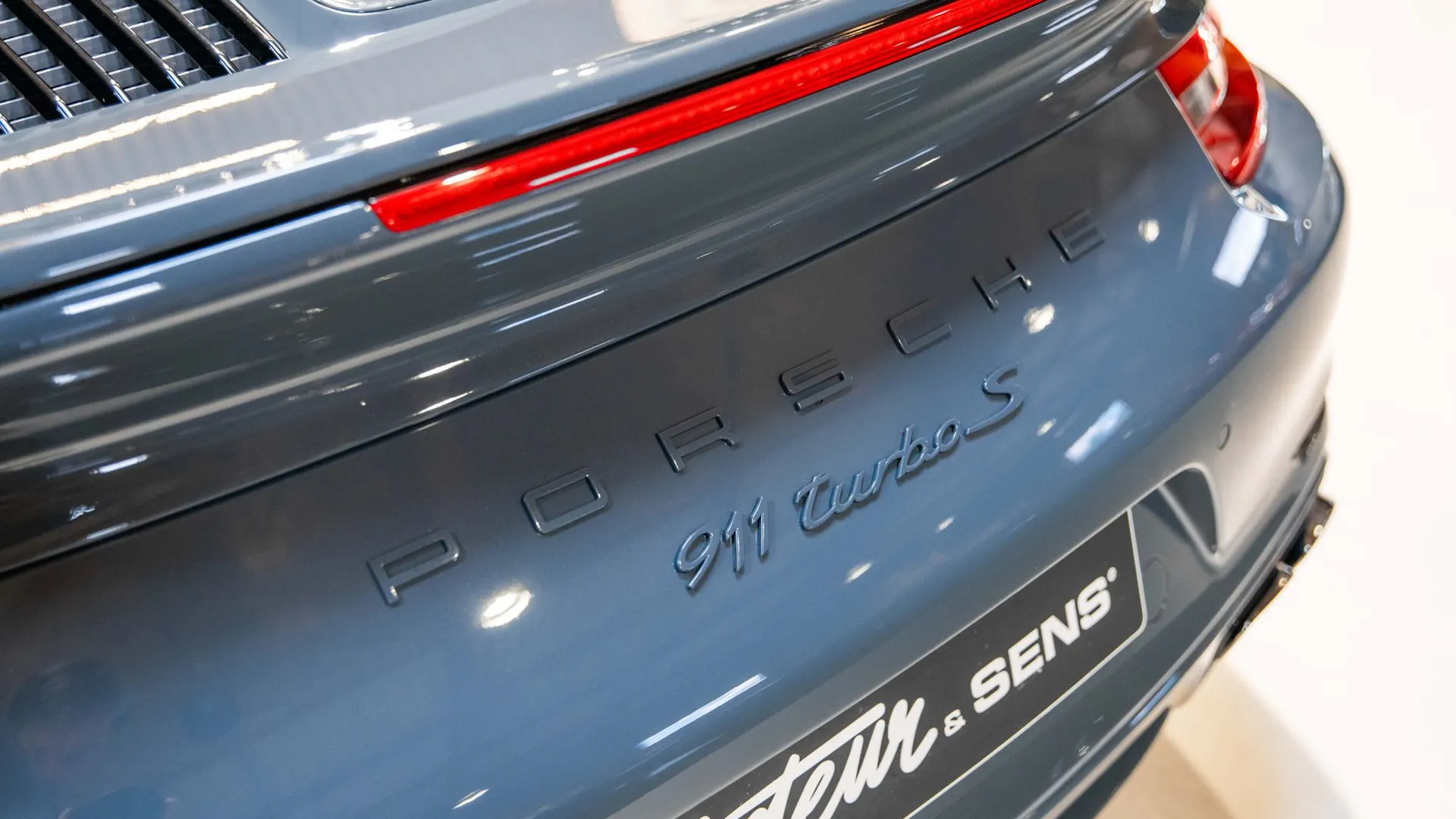 Porsche 911 — photo 22