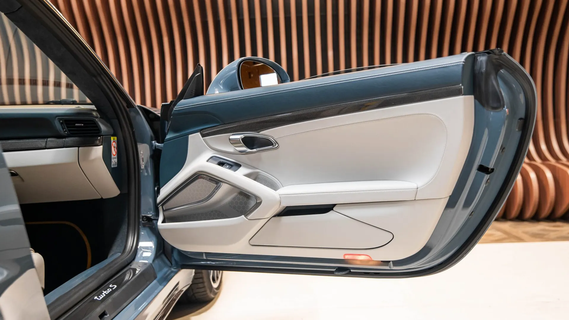 Porsche 911 — photo 26