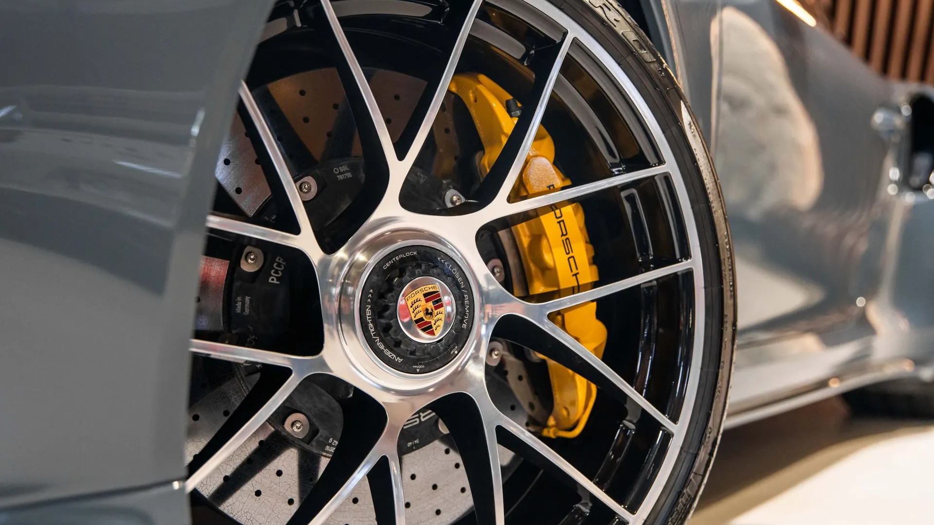 Porsche 911 — photo 8